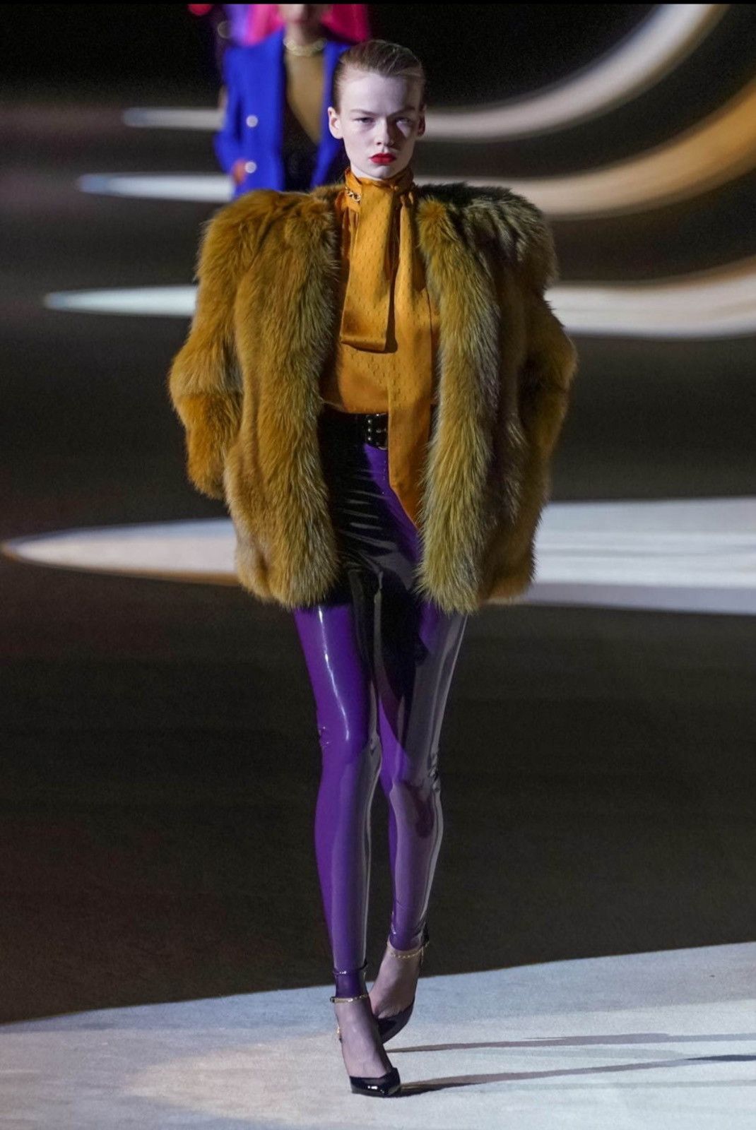 Saint Laurent Paris Saint Laurent Boxy Coat in Fox Fur Size XS / US 0-2 / IT 36-38 - 1 Thumbnail