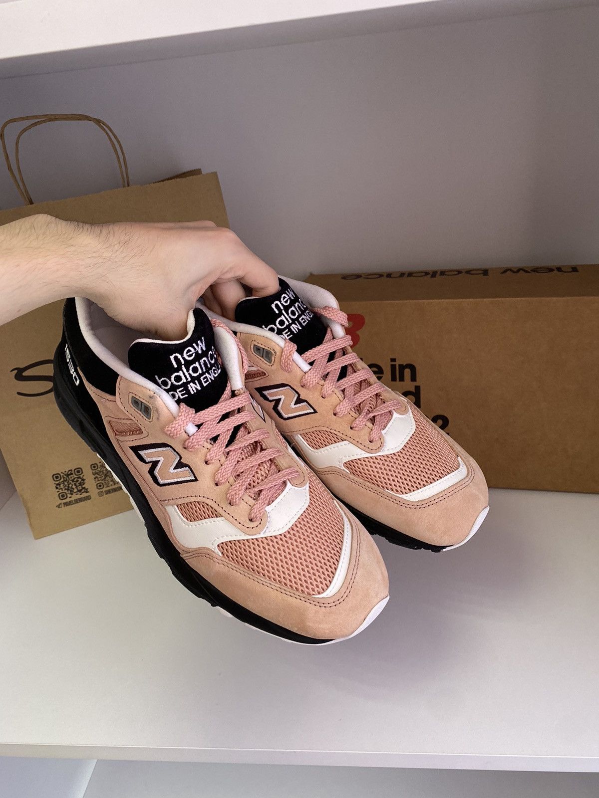 New Balance NEW BALANCE M1530SVS CORAL PINK BLACK MADE IN ENGLAND Size US 9.5 / EU 42-43 - 11 Thumbnail