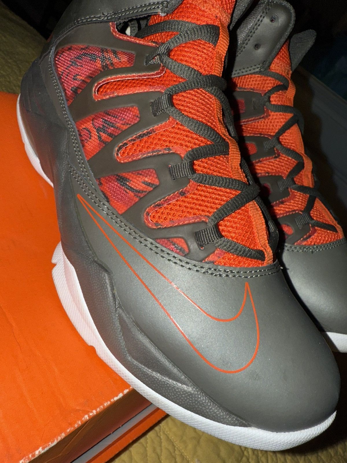Nike Nike Air Max Stutter Step Grey/Orange size 9 VNDS! Size US 9 / EU 42 - 14 Thumbnail