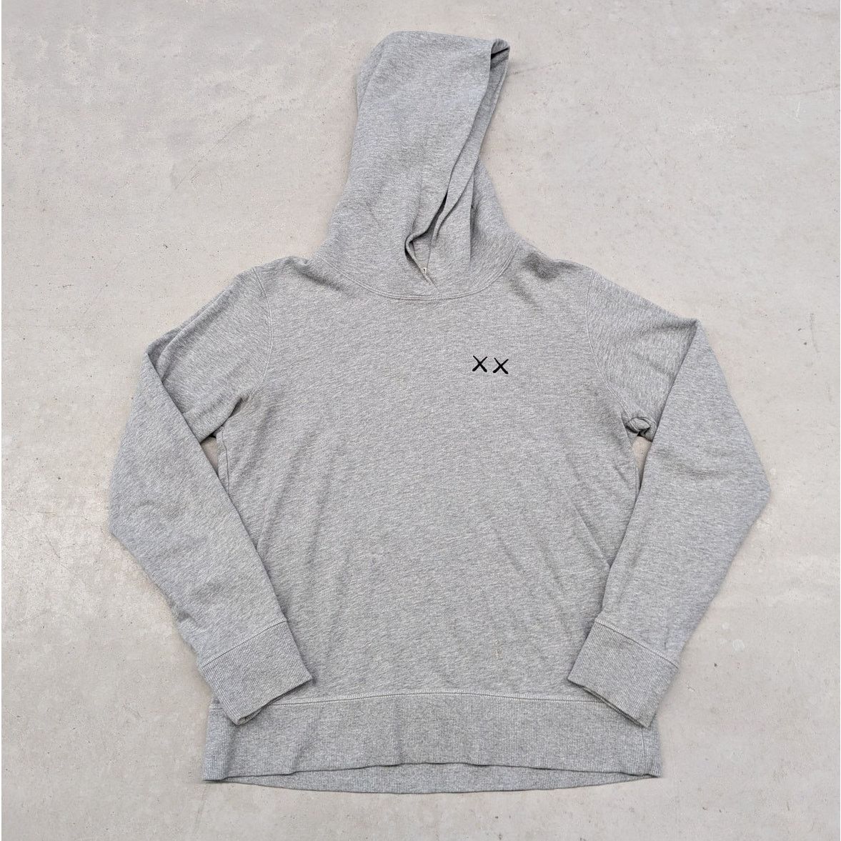 Kaws × Original Fake × Uniqlo Kaws x Sesame Street x Uniqlo Gray Group photo hoodie Size US M / EU 48-50 / 2 - 2 Thumbnail