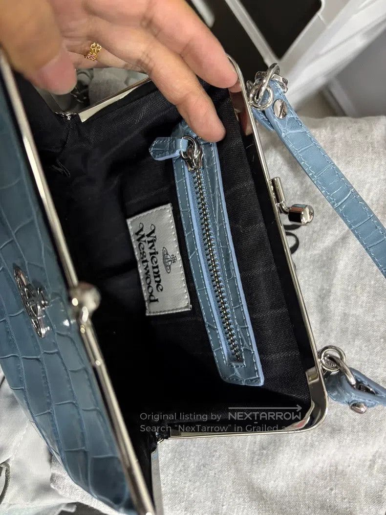 Vivienne Westwood Vivienne Westwood size os Light blue crocodile skin dumplin Size ONE SIZE - 4 Thumbnail