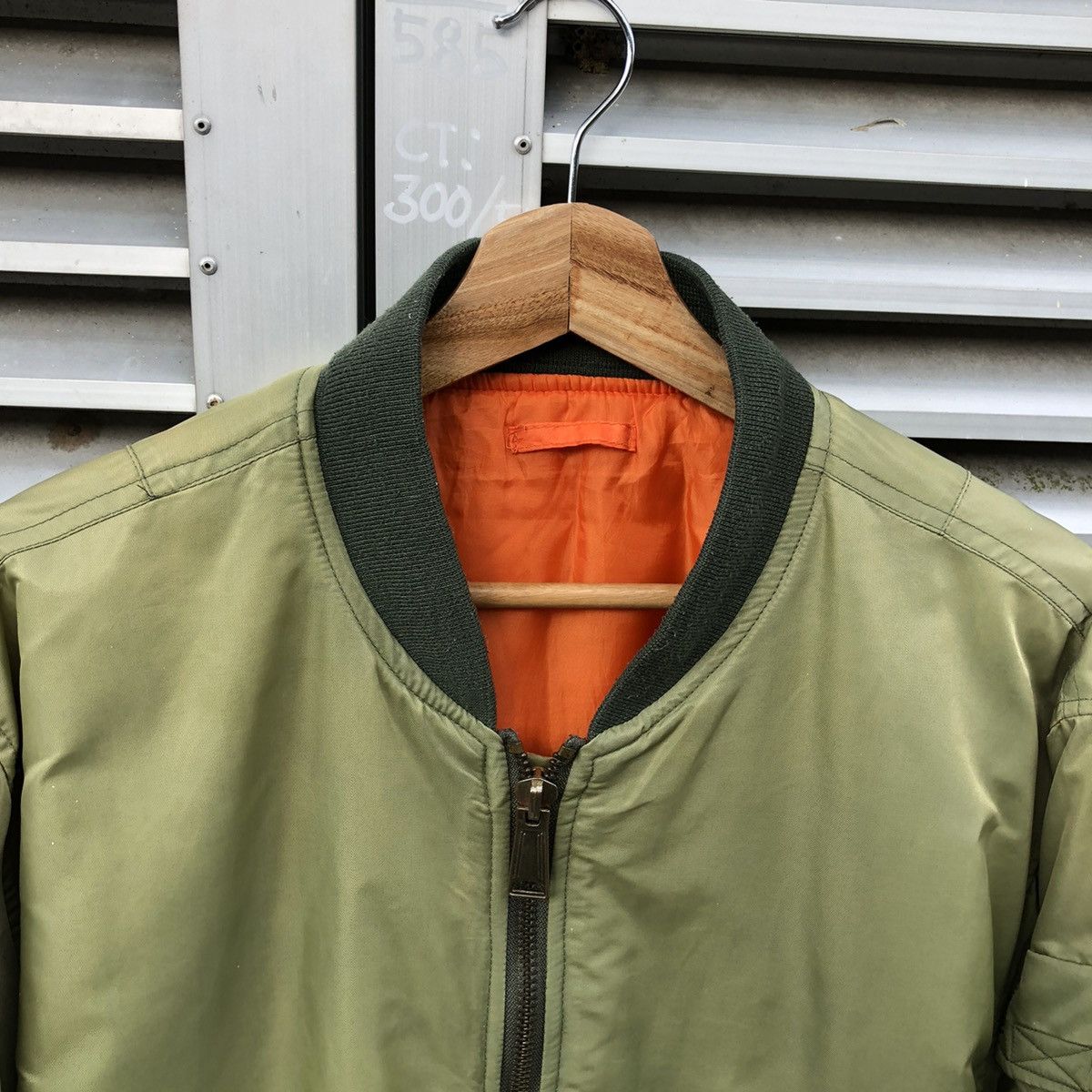 Vintage Vintage Sun Faded Ma-1 Bomber Jacket Size US M / EU 48-50 / 2 - 8 Thumbnail