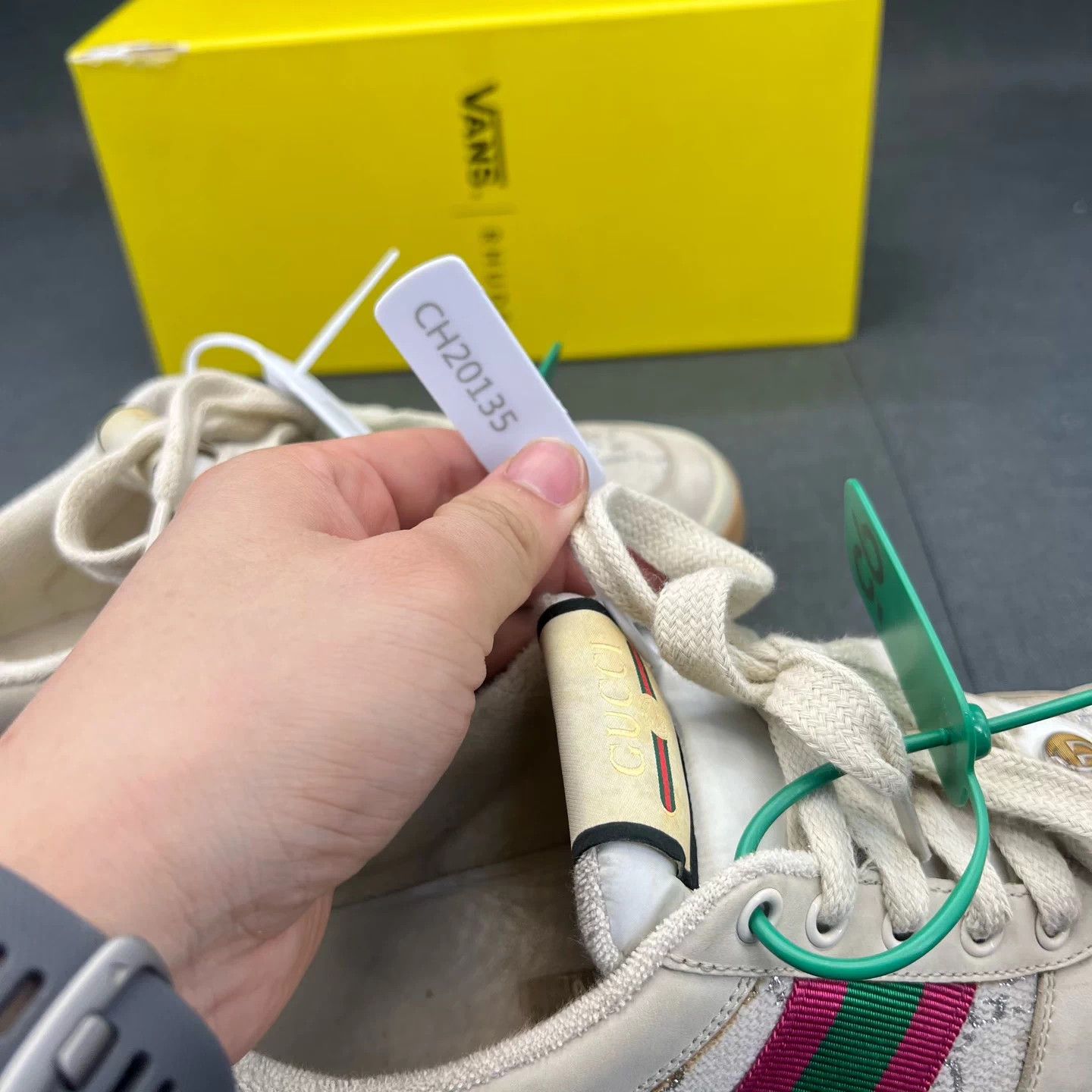 Gucci Gucci Rhyton Distressed Sneakers Milo 39 Like New Size US 9 / IT 39 - 9 Thumbnail