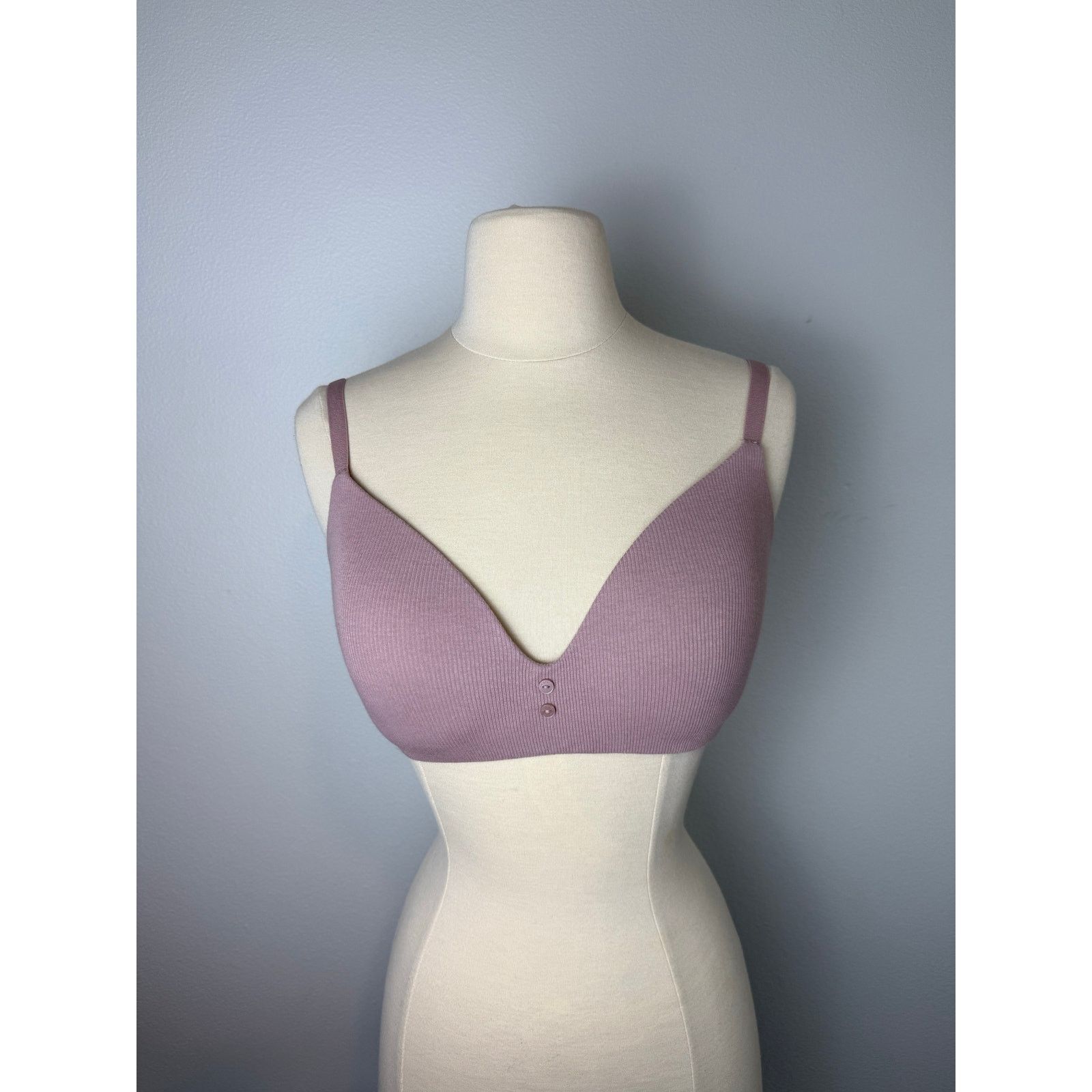 Victoria's Secret NWOT Lot of (2) Bras, Natori 32DD Victoria Secret 32DDD Size ONE SIZE - 6 Thumbnail