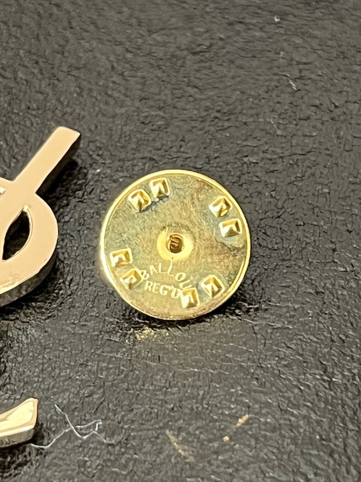 Yves Saint Laurent Yves Saint Laurent pin Size ONE SIZE - 8 Thumbnail