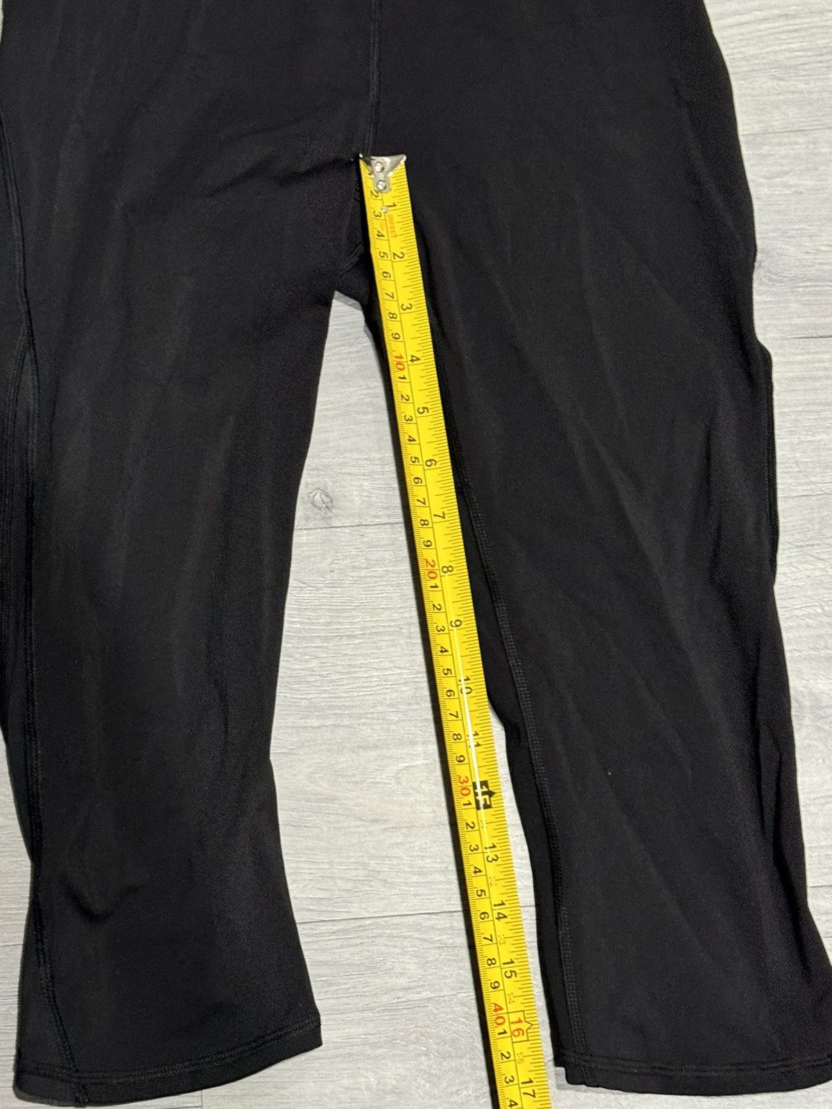 Lululemon Lululemon Black Legging Capri Pant Size 28" / US 6 / IT 42 - 3 Thumbnail