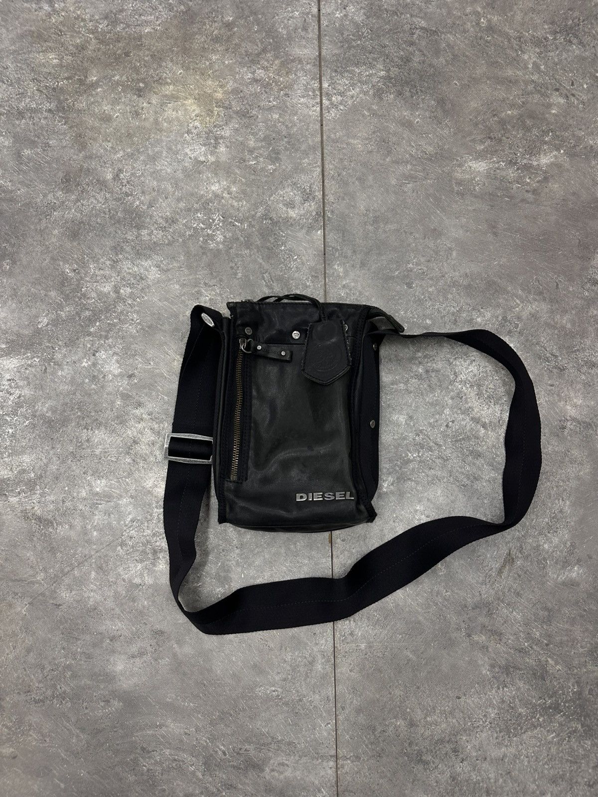 Diesel Diesel Very Rare Vintage 90s Leather Shoulder Messenger Bag Size ONE SIZE - 1 Thumbnail