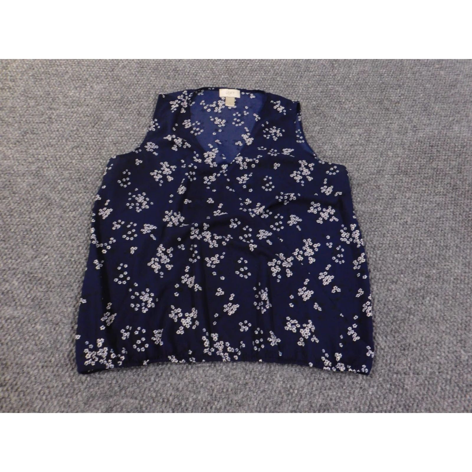 Ann Taylor LOFT Ann Taylor Loft Blouse Sleeveless V-Neck Floral Blue Polyester M Women Shirt Casual Size M / US 6-8 / IT 42-44 - 3 Thumbnail