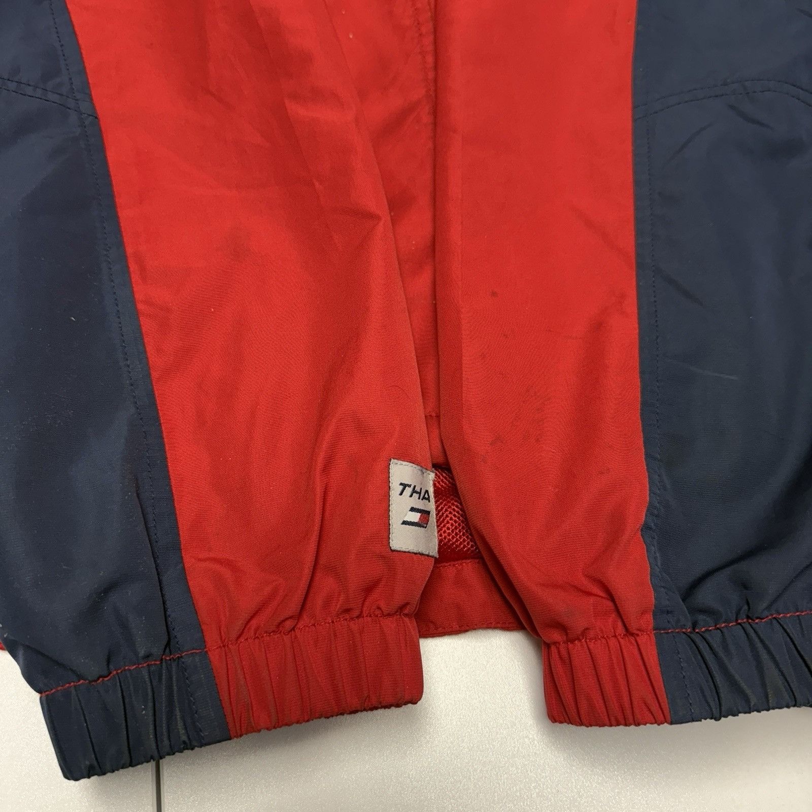 Tommy Hilfiger Vintage Hilfiger Athletic Windbreaker Jacket Mens L Red Size US L / EU 52-54 / 3 - 9 Thumbnail