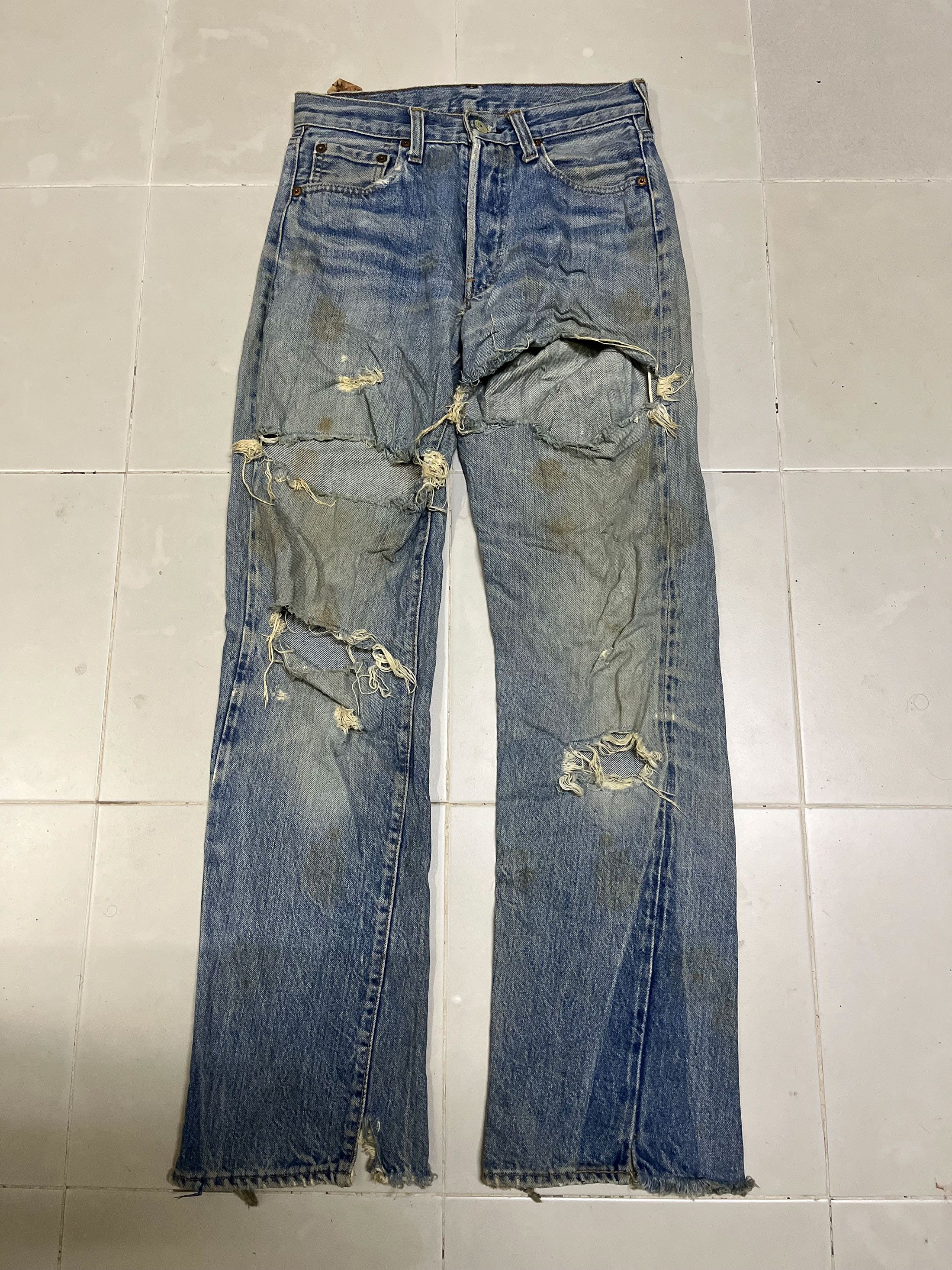 Levi's Vintage Clothing Distressed Vintage Levis 501 Selvedge Size US 28 / EU 44 - 1 Thumbnail