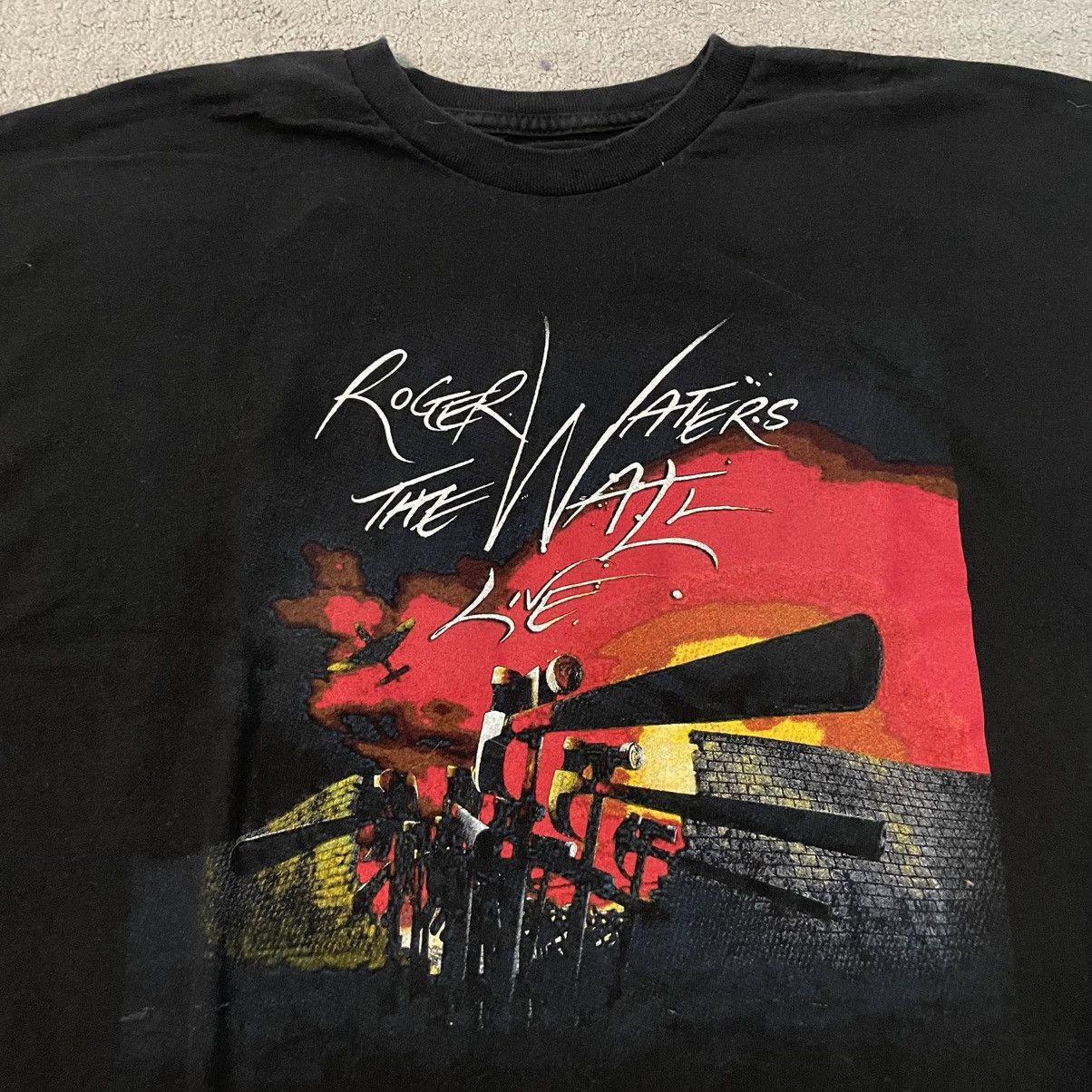 Band Tees Roger Waters Tour t-shirt Size US XL / EU 56 / 4 - 2 Thumbnail