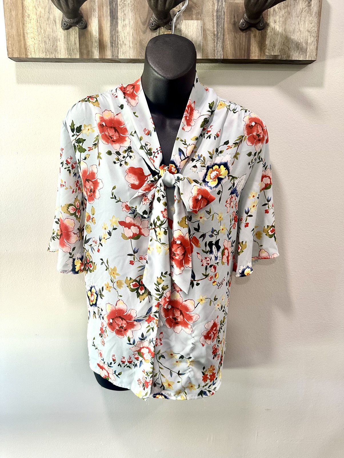 Rachel Zoe Rachel Zoe Floral Short Sleeve Tie Button Down Size XL / US 12-14 / IT 48-50 - 2 Thumbnail