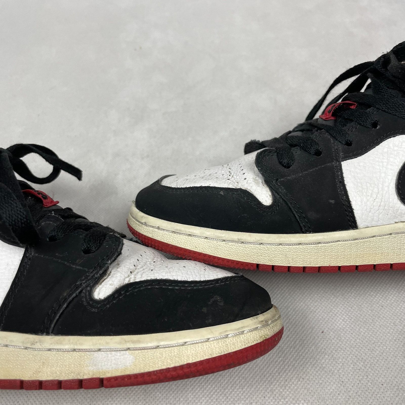 Nike Nike Air Jordan 1 Low GS 553560-116 Leather Sneakers 5.5 Size US 5.5 / EU 38 - 8 Thumbnail