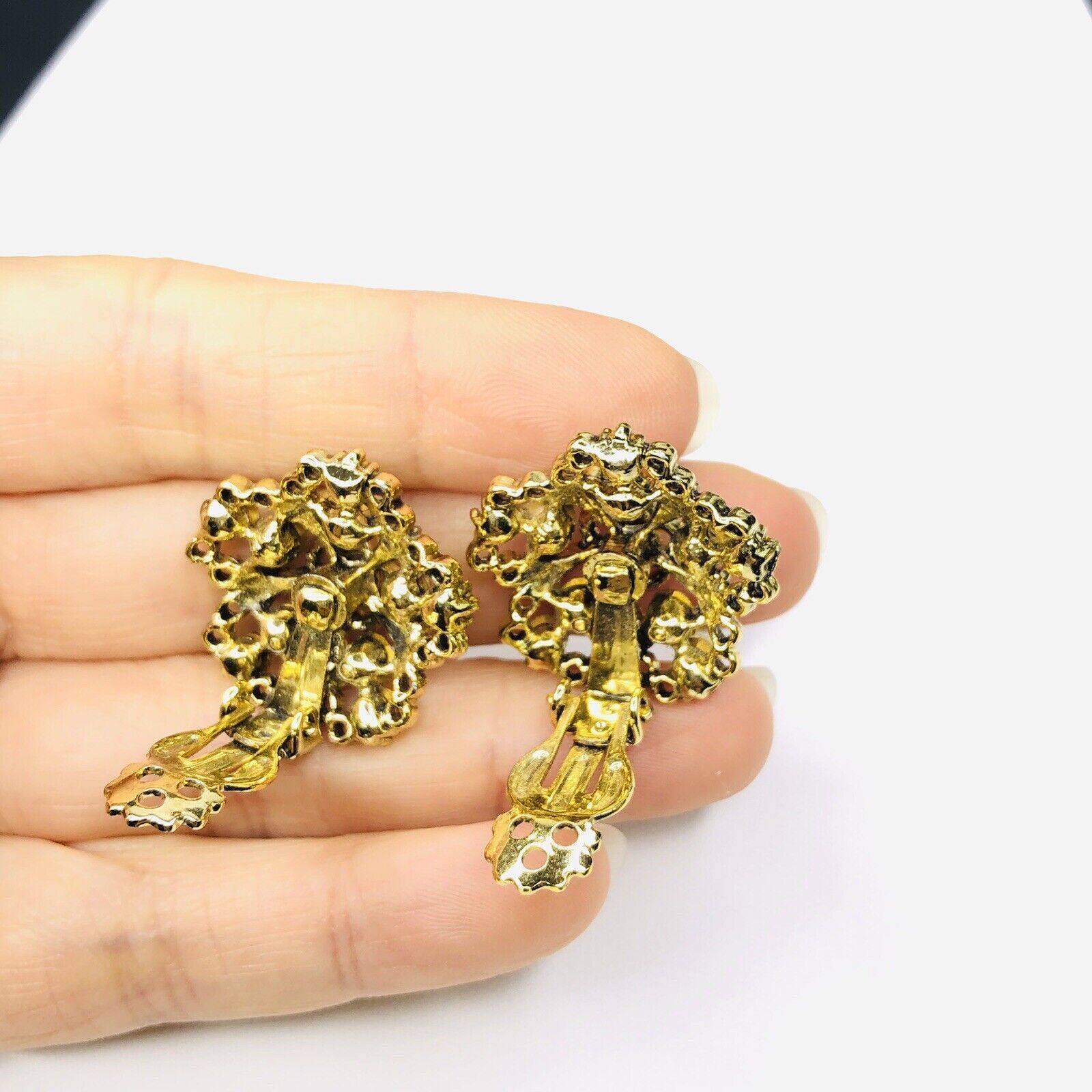 Other VTG Gold Tone Glam Clip Earrings Dome Flower Crystal Pastel Size ONE SIZE - 4 Thumbnail