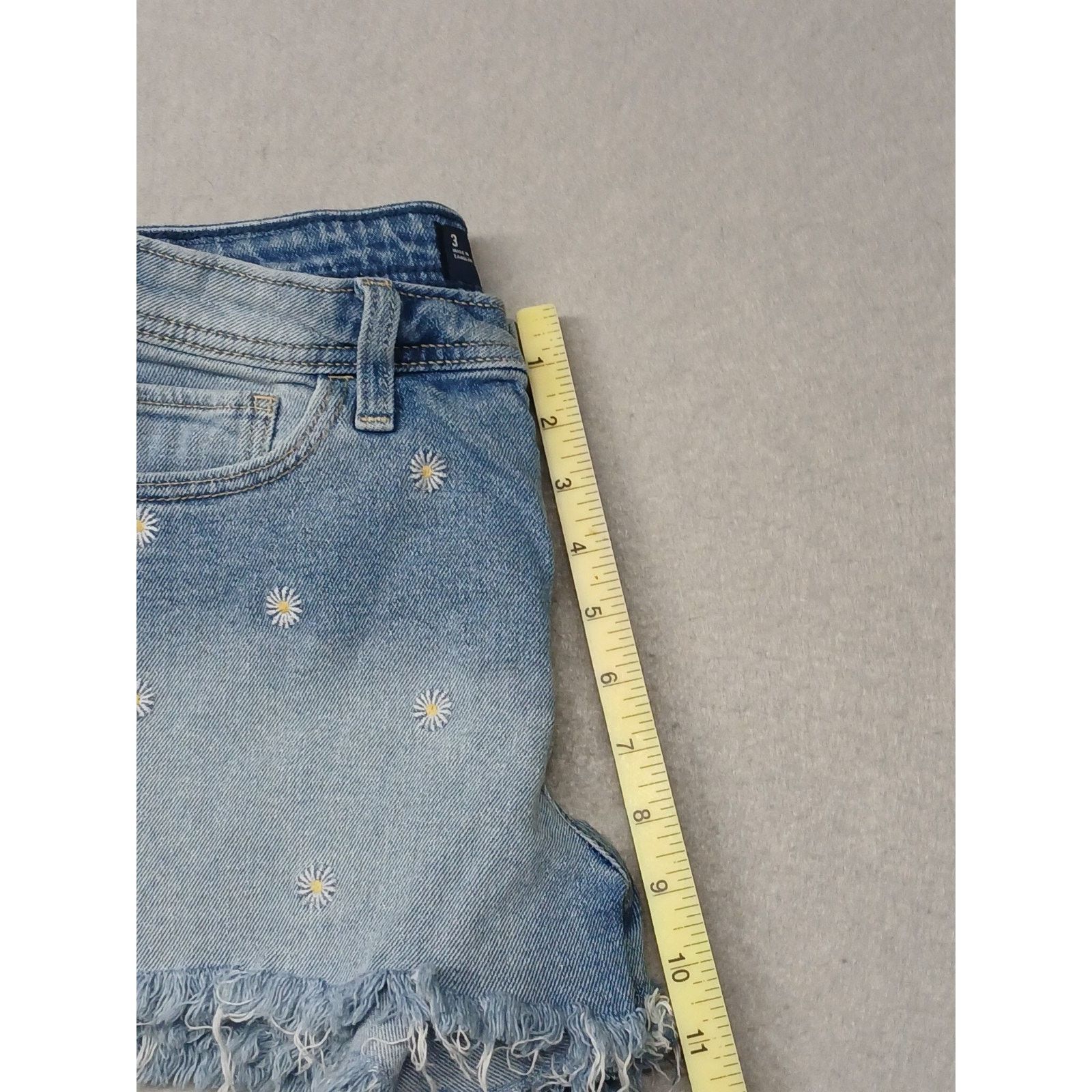 Hollister Hollister (26) Women's Ruched Floral Design Cut Off Shorts Size 26" / US 2 / IT 38 - 4 Thumbnail
