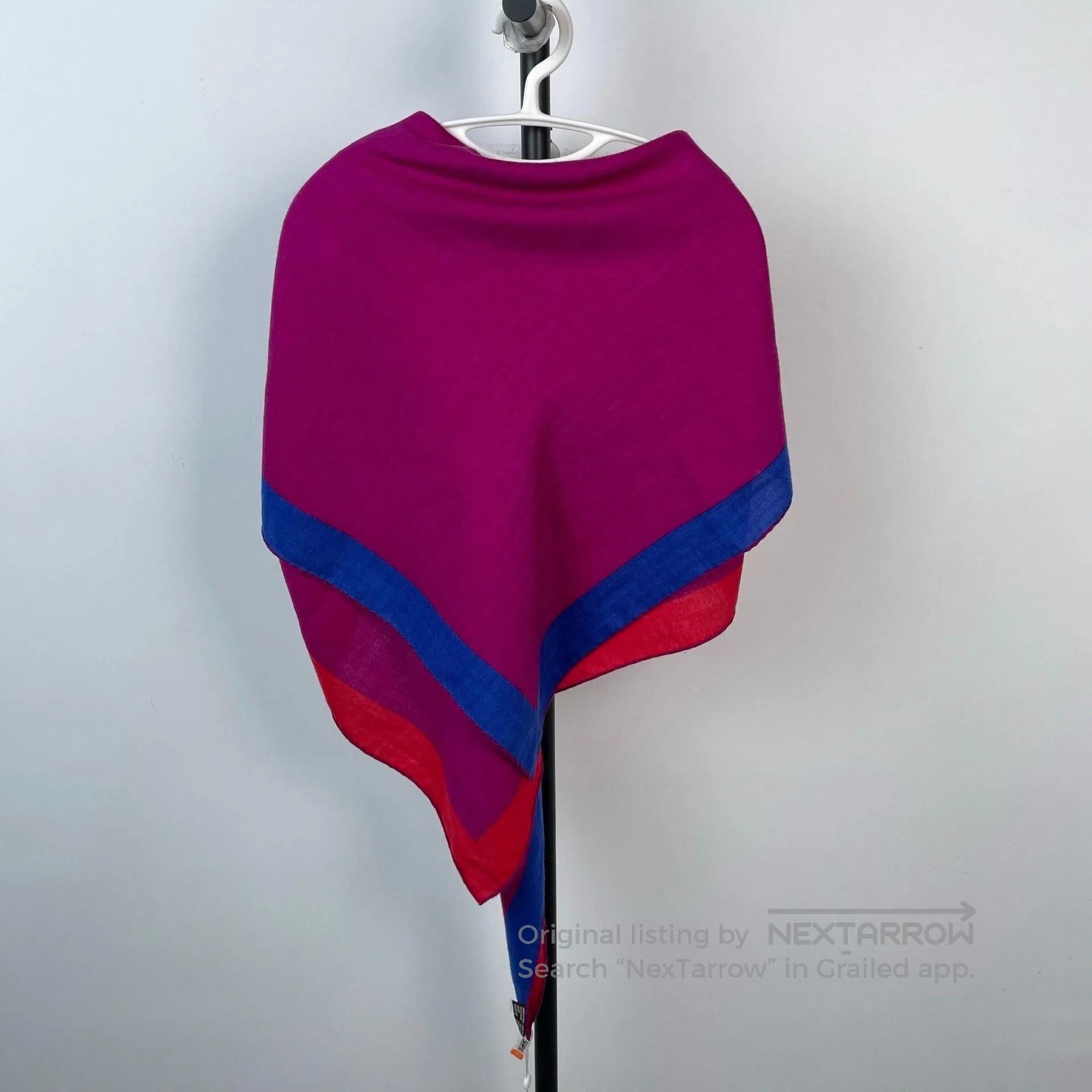 Hermes Hermes Cashmere Silk Triangle Scarf. Size ONE SIZE - 2 Thumbnail