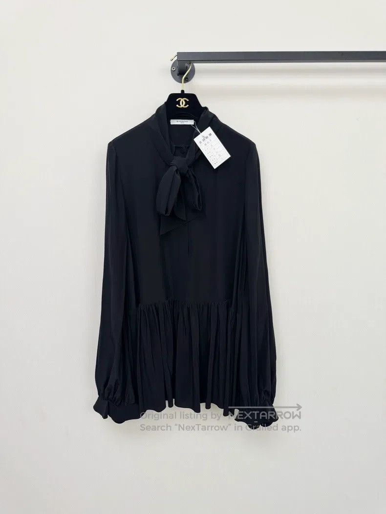 Givenchy Size 38 Silk shirt Size 38