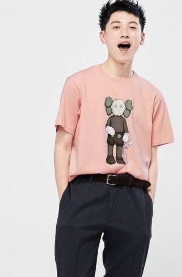 Kaws Uniqlo Companion T-shirt pink Size Small