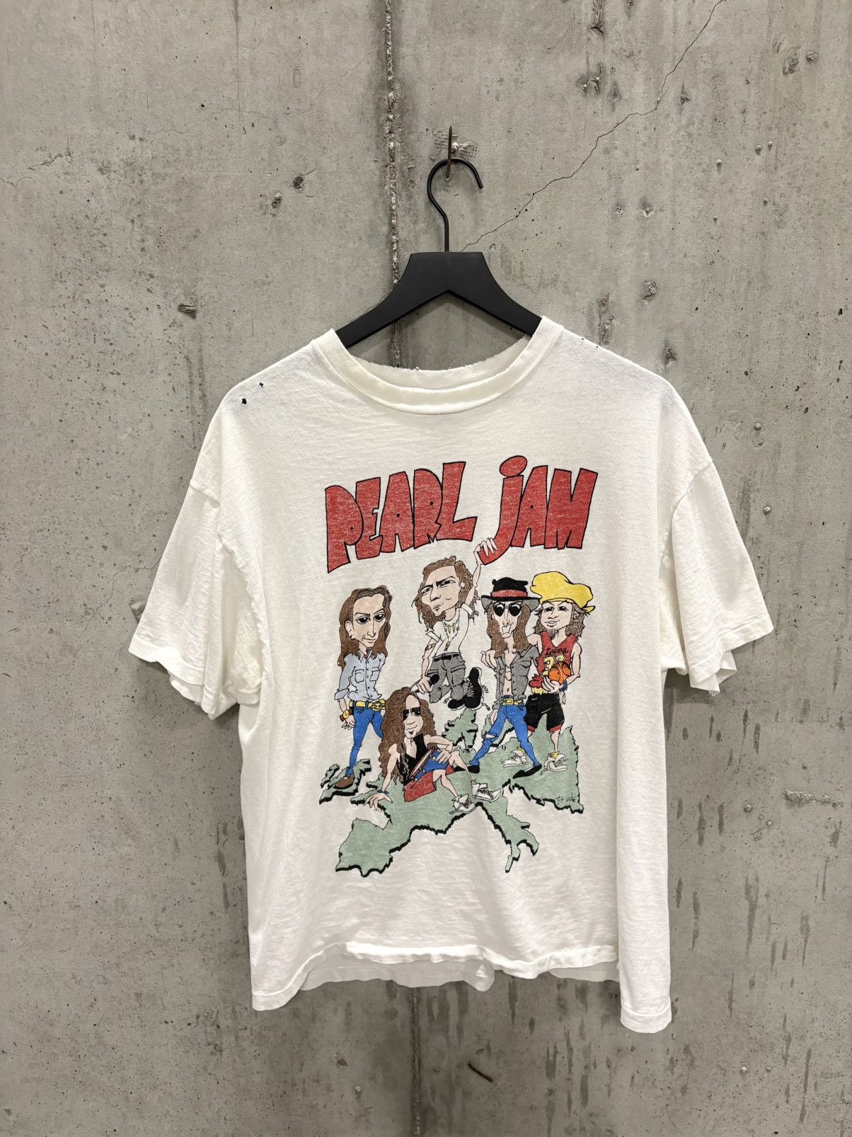 Band Tees Vintage Pearl Jam World Shirt Thrashed Faded Grunge Band Size US XL / EU 56 / 4 - 1 Thumbnail