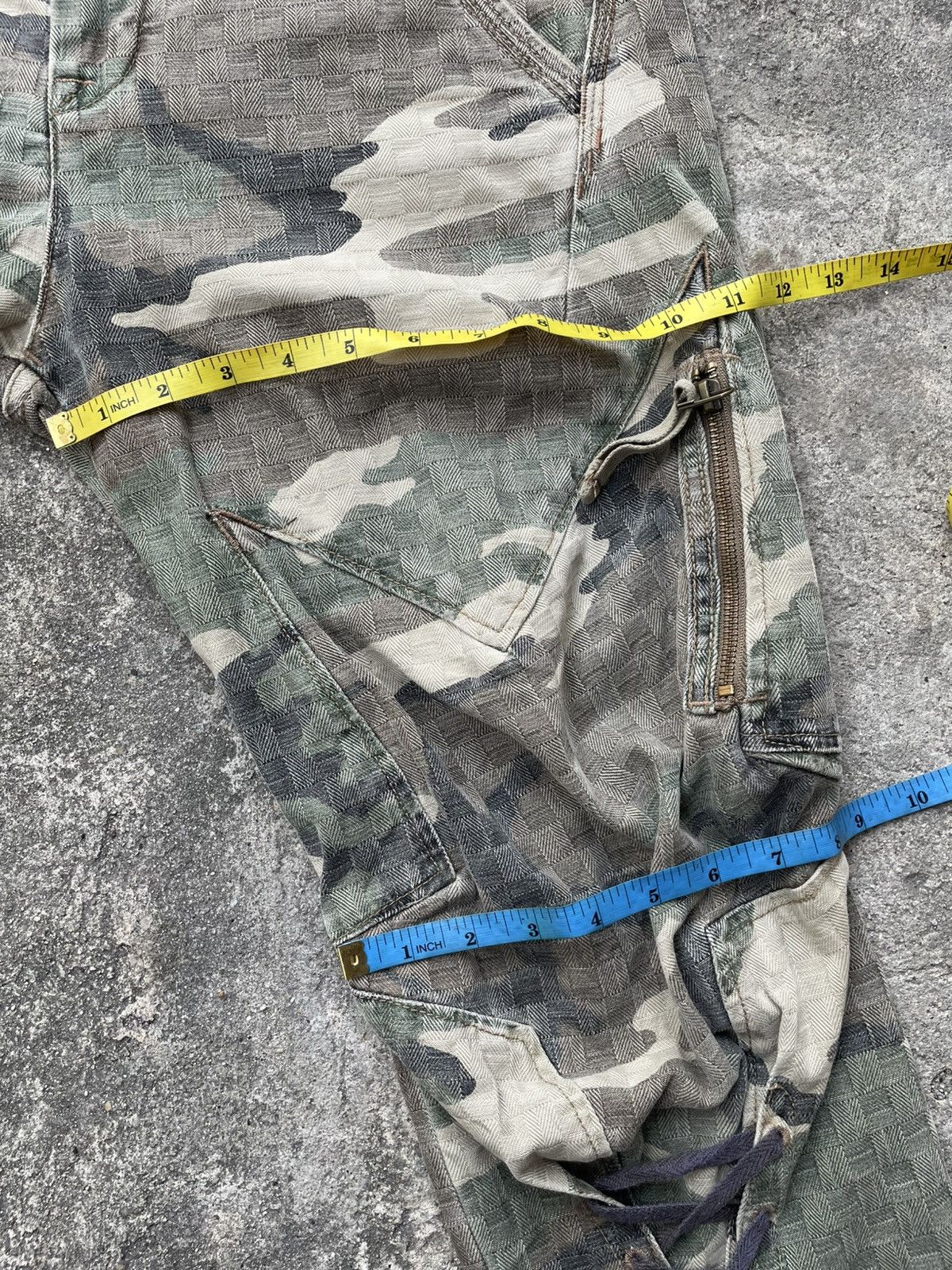 Marithe + Francois Girbaud MARITHE + FRANCOIS GIRBAUD Laced Camo Cargo Pants Size US 32 / EU 48 - 12 Thumbnail
