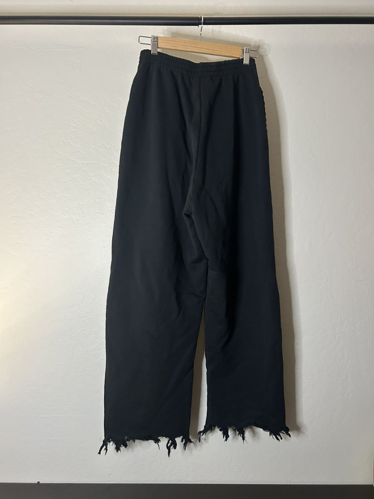 Balenciaga Balenciaga Unity Loop Logo Distressed Sweatpants Size US 32 / EU 48 - 2 Thumbnail