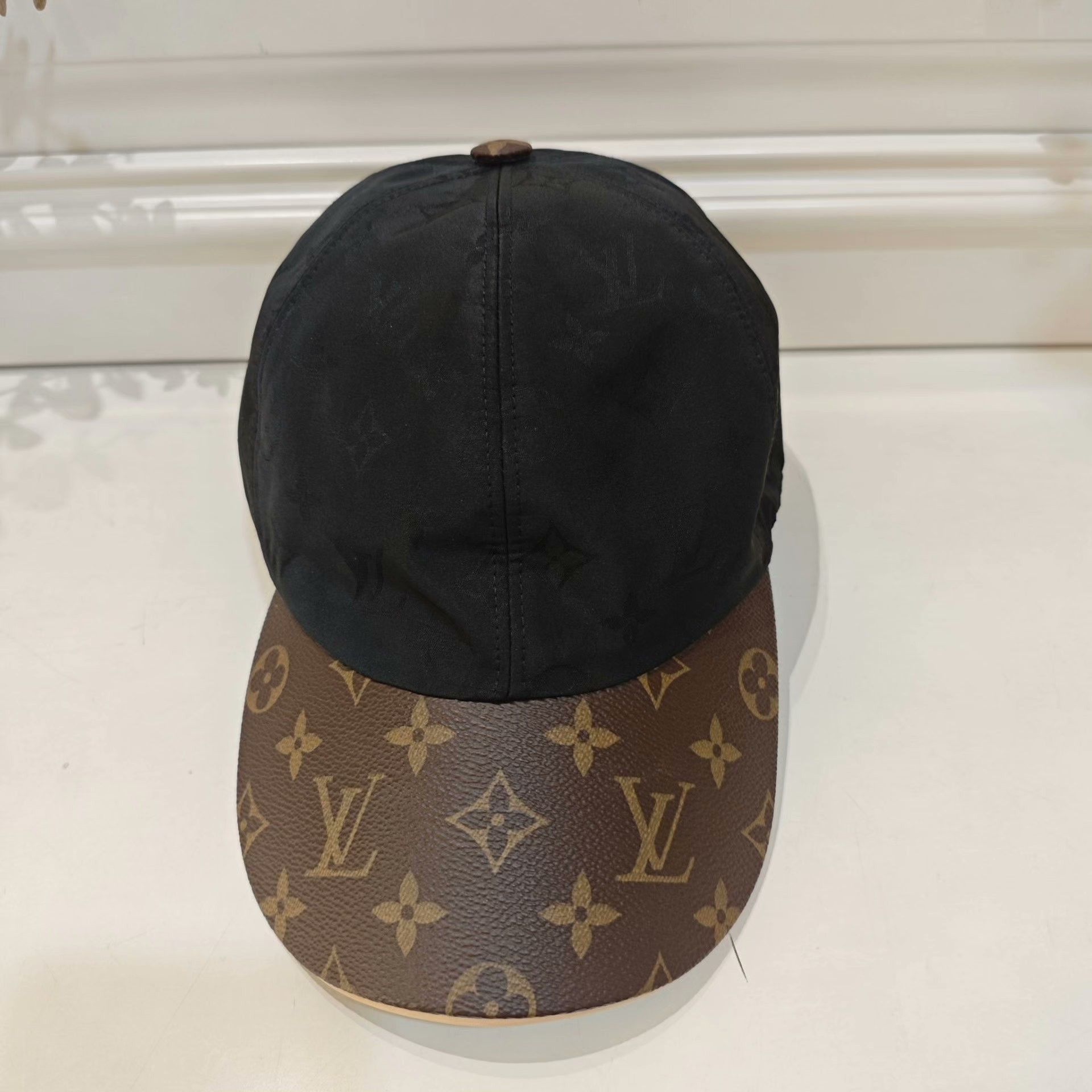 Louis Vuitton Louis Vuitton Multi Hat L Men Size ONE SIZE - 1 Thumbnail