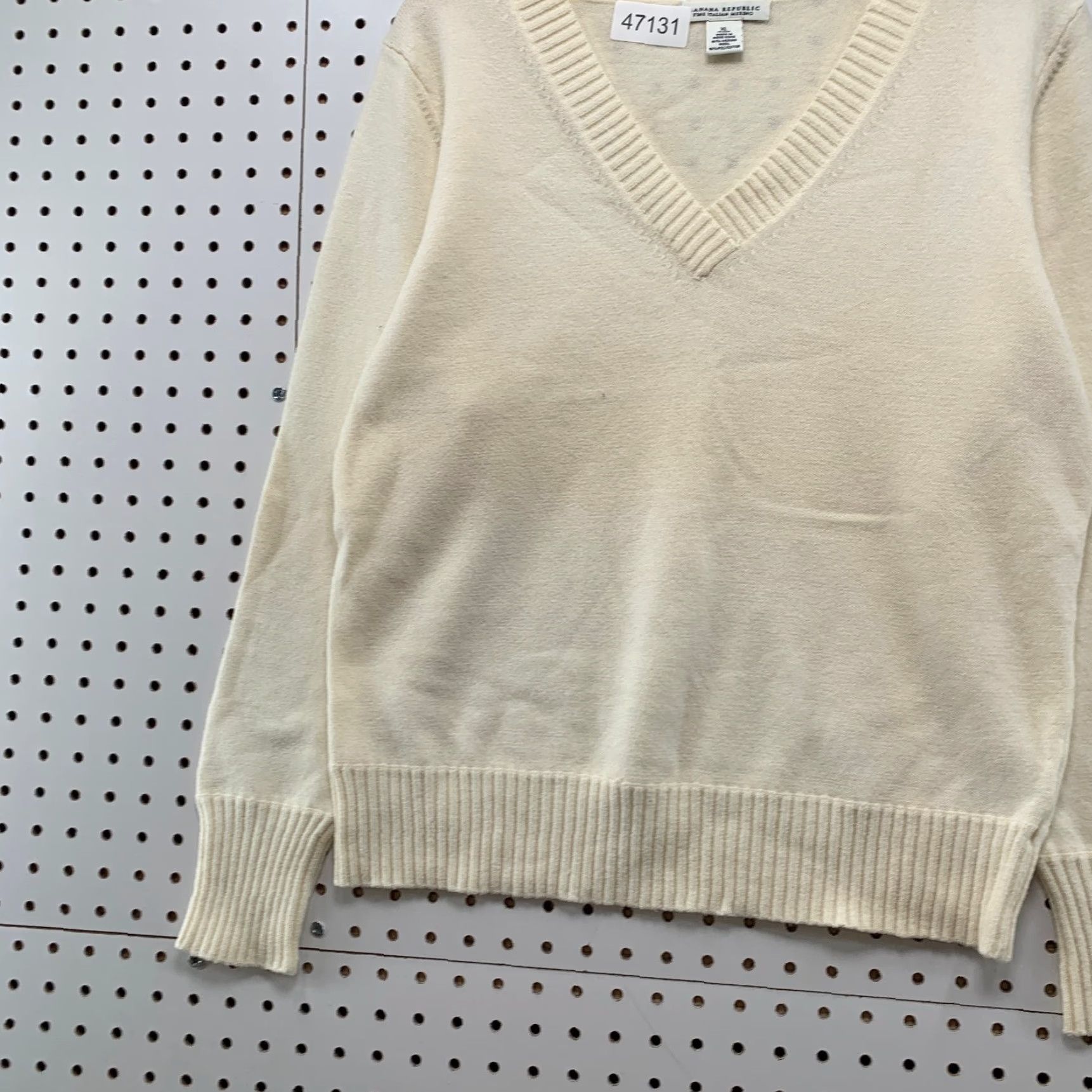 Banana Republic VINTAGE Banana Republic Merino Wool Sweater Womens XL Cream Fine Italian V Neck Size XL / US 12-14 / IT 48-50 - 5 Thumbnail