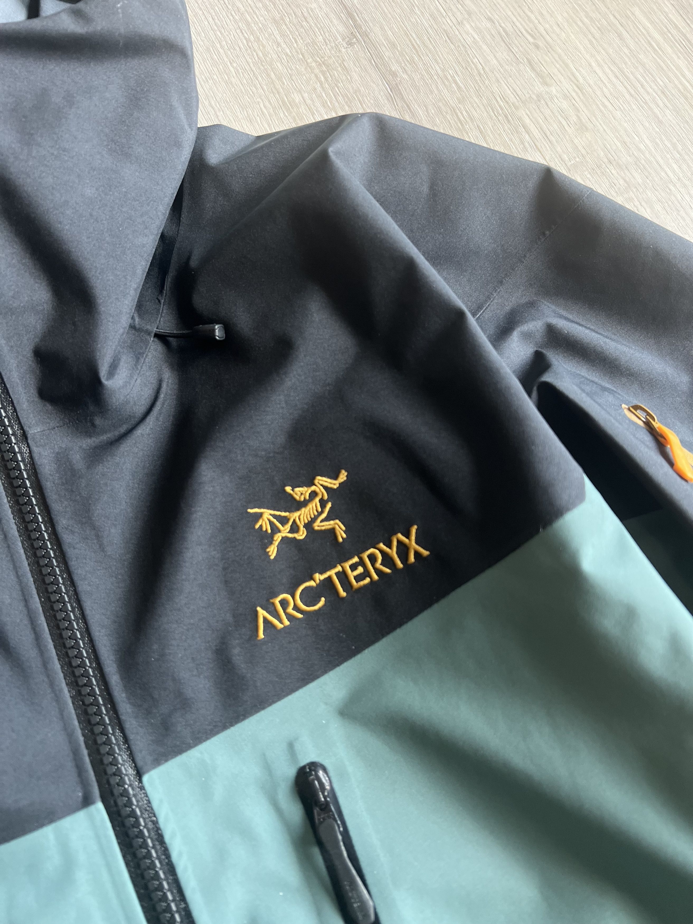 Arc'teryx Fall 23’ Alpha SV 24K Gold Dark Magic / Gorpcore / Gore-Tex Size US L / EU 52-54 / 3 - 4 Thumbnail