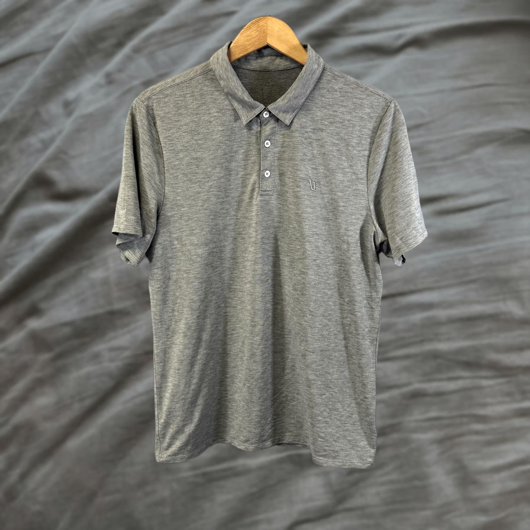 Vuori VUORI Polo Shirt Mens M Gray Heather Short Sleeve 3-Button Collared Logo V Mens Size US M / EU 48-50 / 2 - 1 Thumbnail
