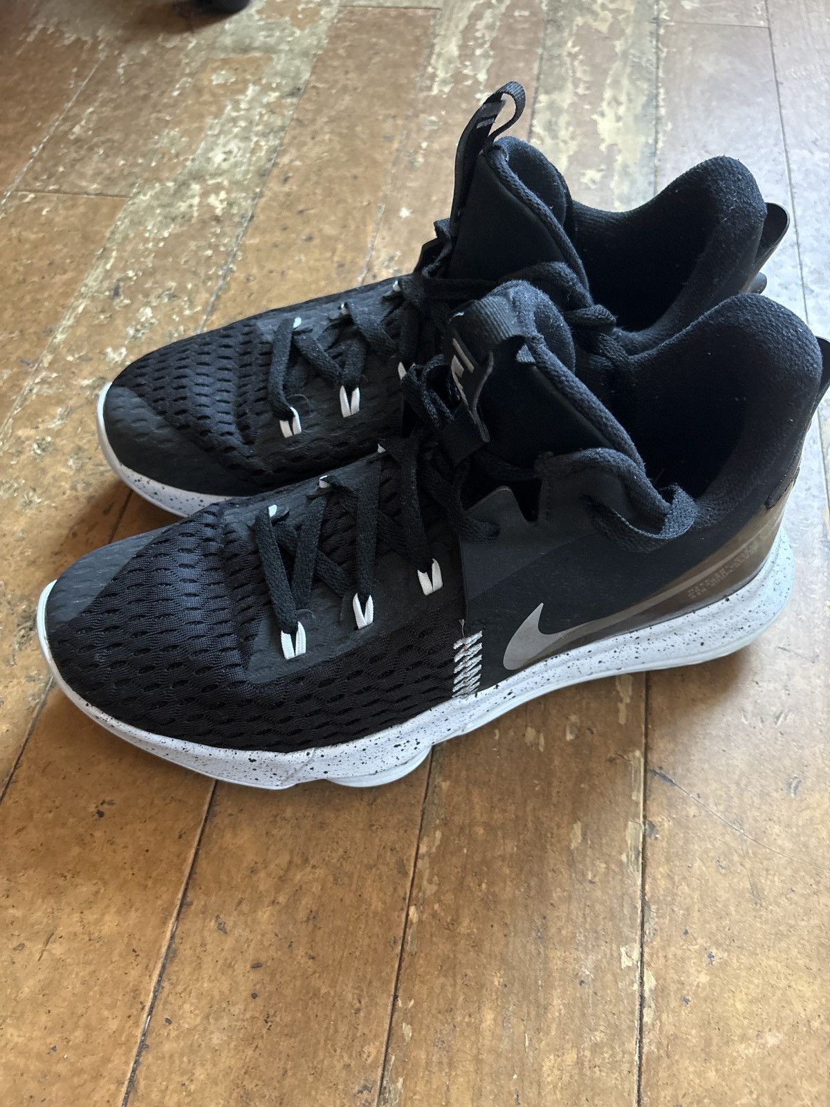 Nike Nike Lebron Witness 5 Size US 10.5 / EU 43-44 - 1 Thumbnail