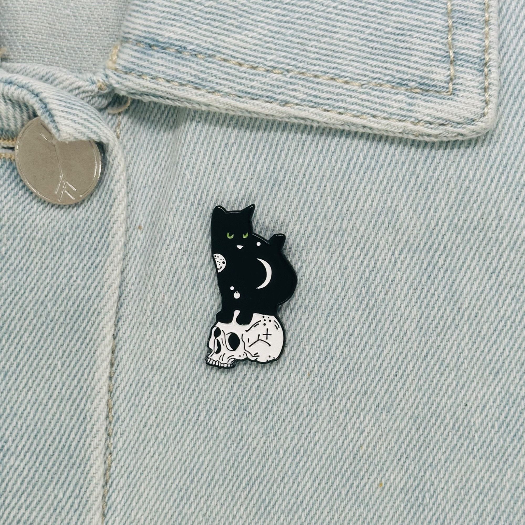 Other ☀️Enamel Pin Black Cat Skull Moon Green Eyes Keeper of Death Size ONE SIZE - 1 Thumbnail