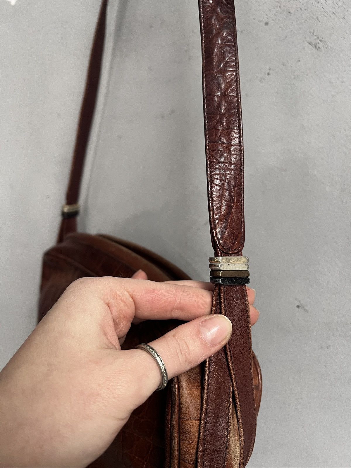 KMRii Brown Leather Crocodile Skin Crossbody kmrii style Size ONE SIZE - 11 Thumbnail