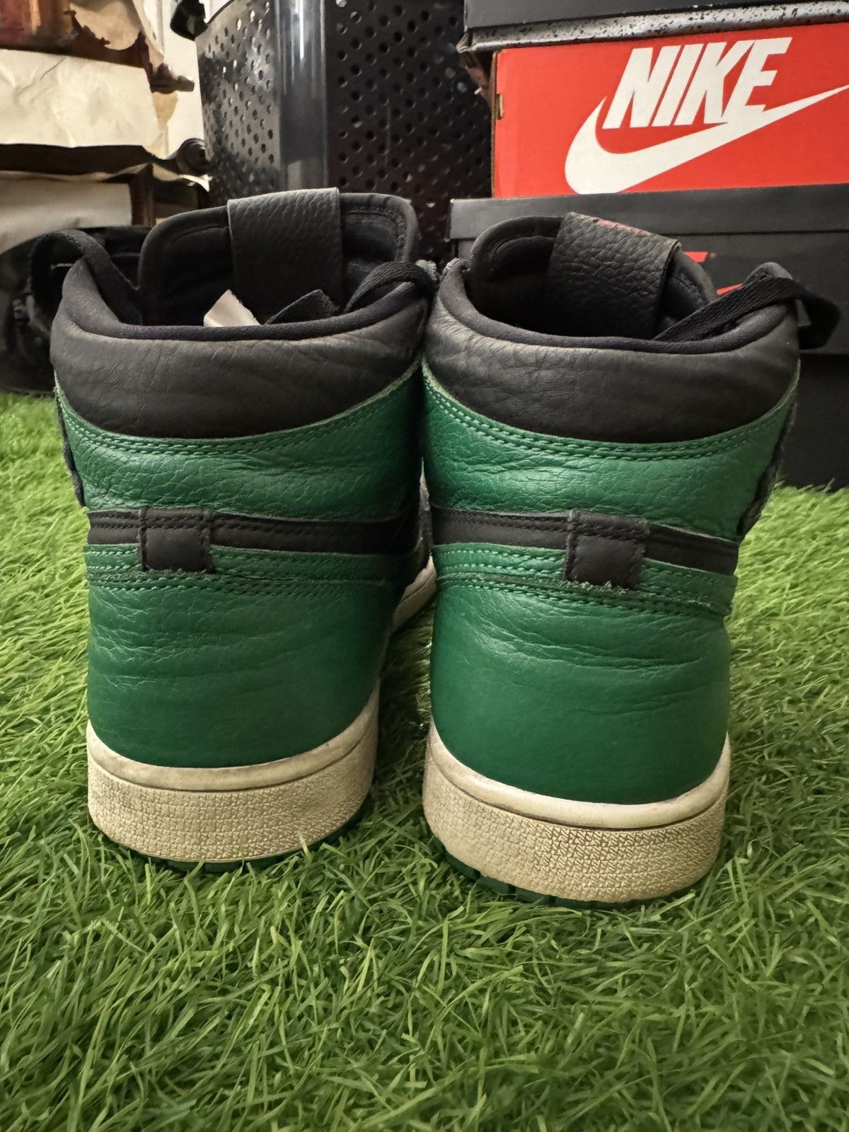 Nike Air Jordan 1 Retro High OG Pine Green 2.0 Sneakers Size US 9 / EU 42 - 2 Thumbnail