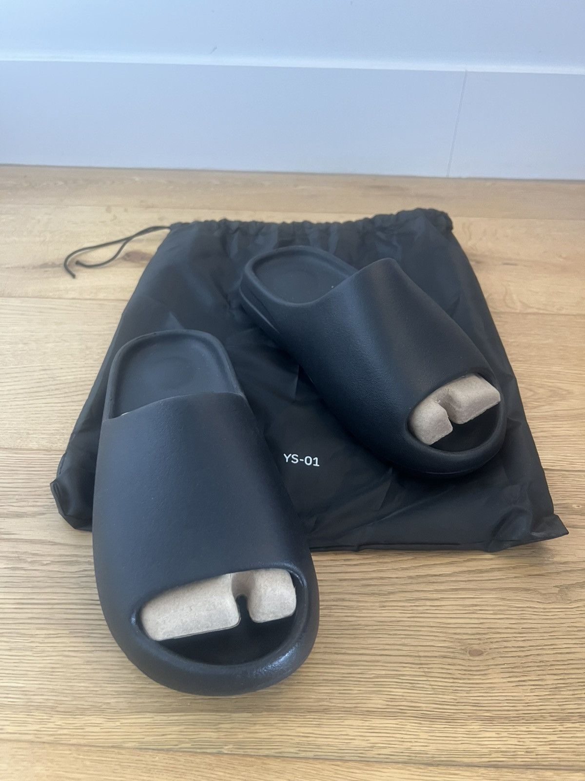 Yeezy Yeezy Slide – Black – Size US 10 Size US 10 / EU 43 - 2 Thumbnail