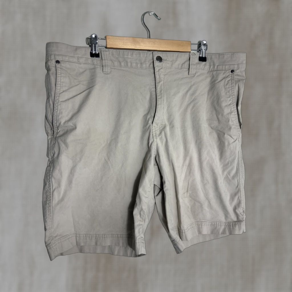 Vintage Columbia Men Shorts Cargo 40x10 Beige Relaxed Fit Pockets Outdoor Hiking Shorts Size US 40 / EU 56 - 1 Thumbnail