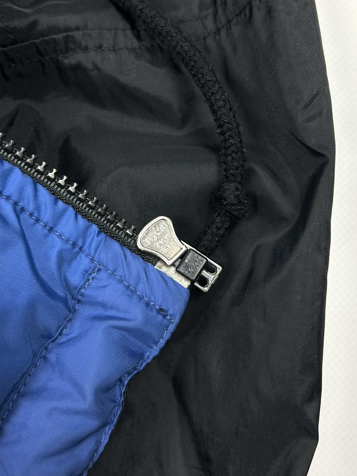Nike 90s Nike Nylon Waterproof Light Jacket Big Logo Vintage L Size US L / EU 52-54 / 3 - 14 Thumbnail