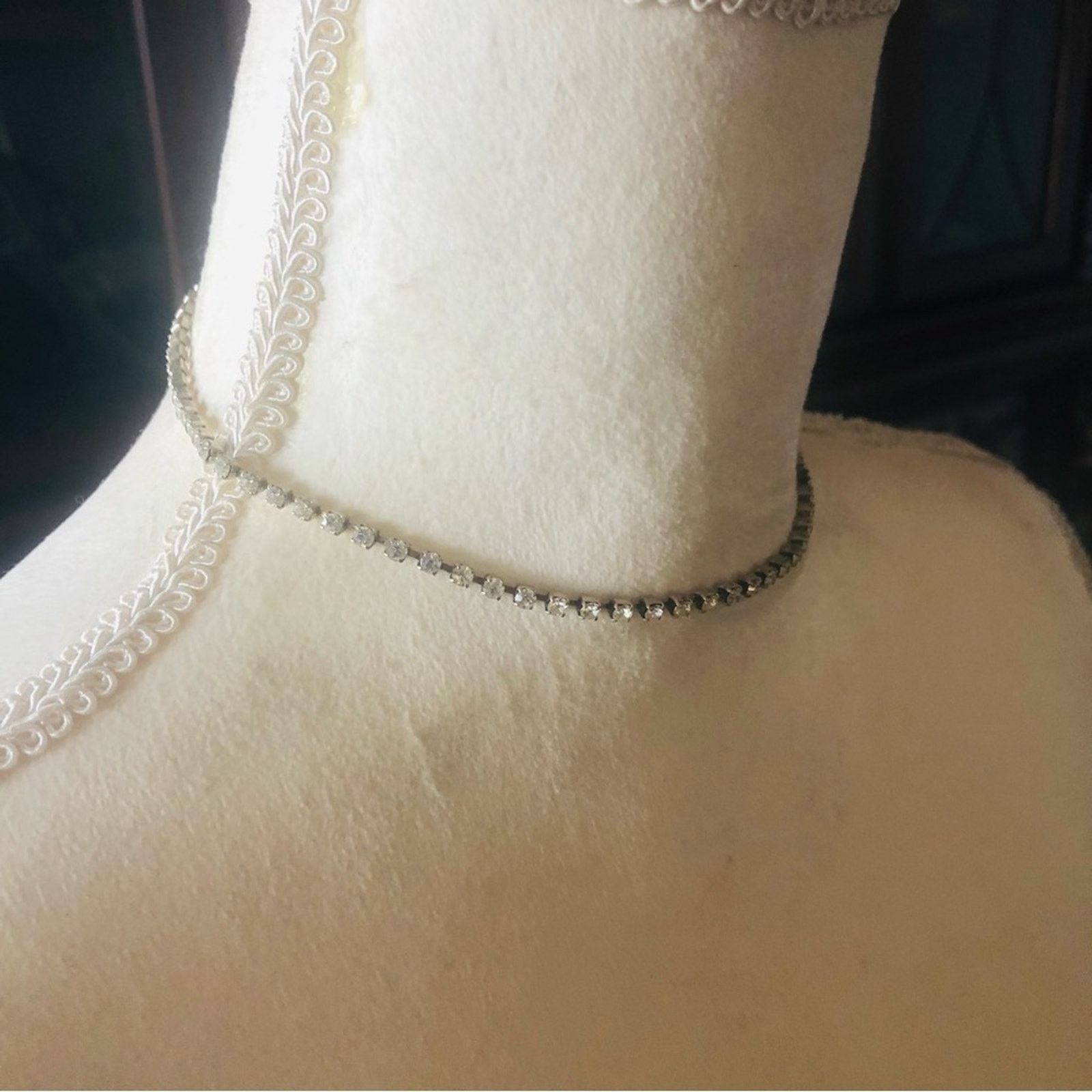 Vintage Vintage single row clear prong rhinestone choker necklace Size ONE SIZE - 3 Thumbnail