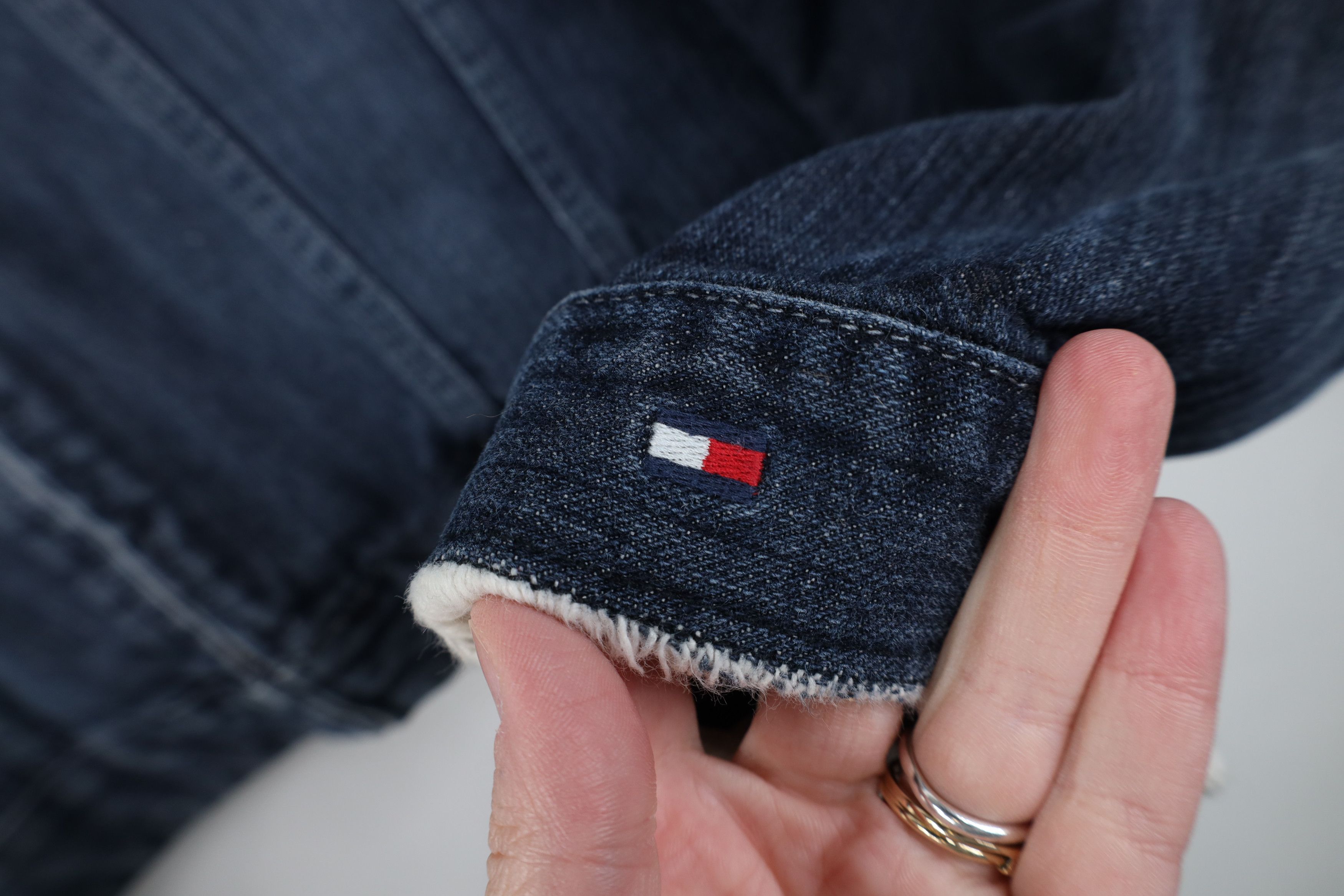 Tommy Hilfiger Vintage Y2K 2002 Tommy Hilfiger Flag Denim Trucker Jacket Size XL / US 12-14 / IT 48-50 - 4 Thumbnail
