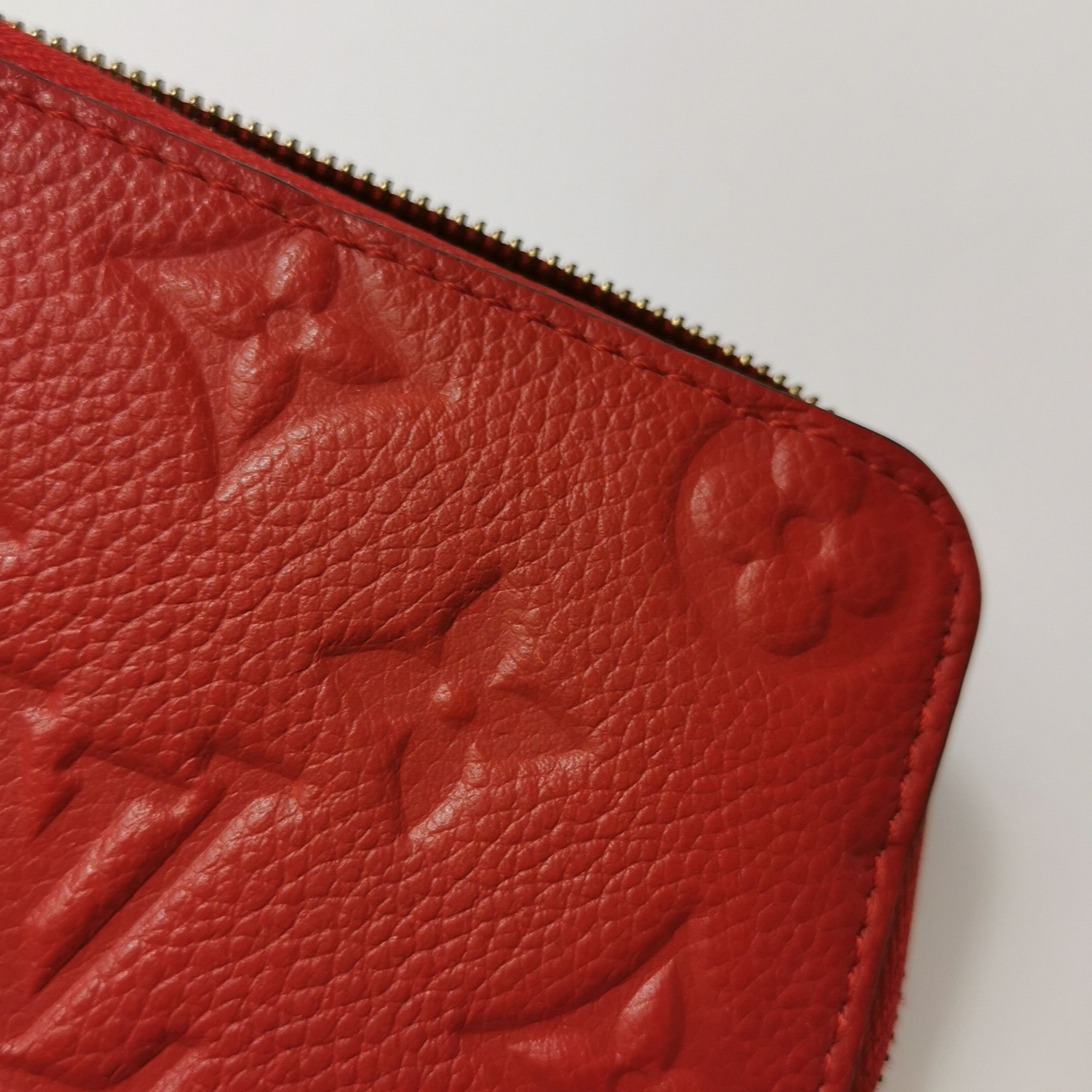Louis Vuitton Louis Vuitton (LV) Zippy cowhide solid color old flower emb Size ONE SIZE - 4 Thumbnail