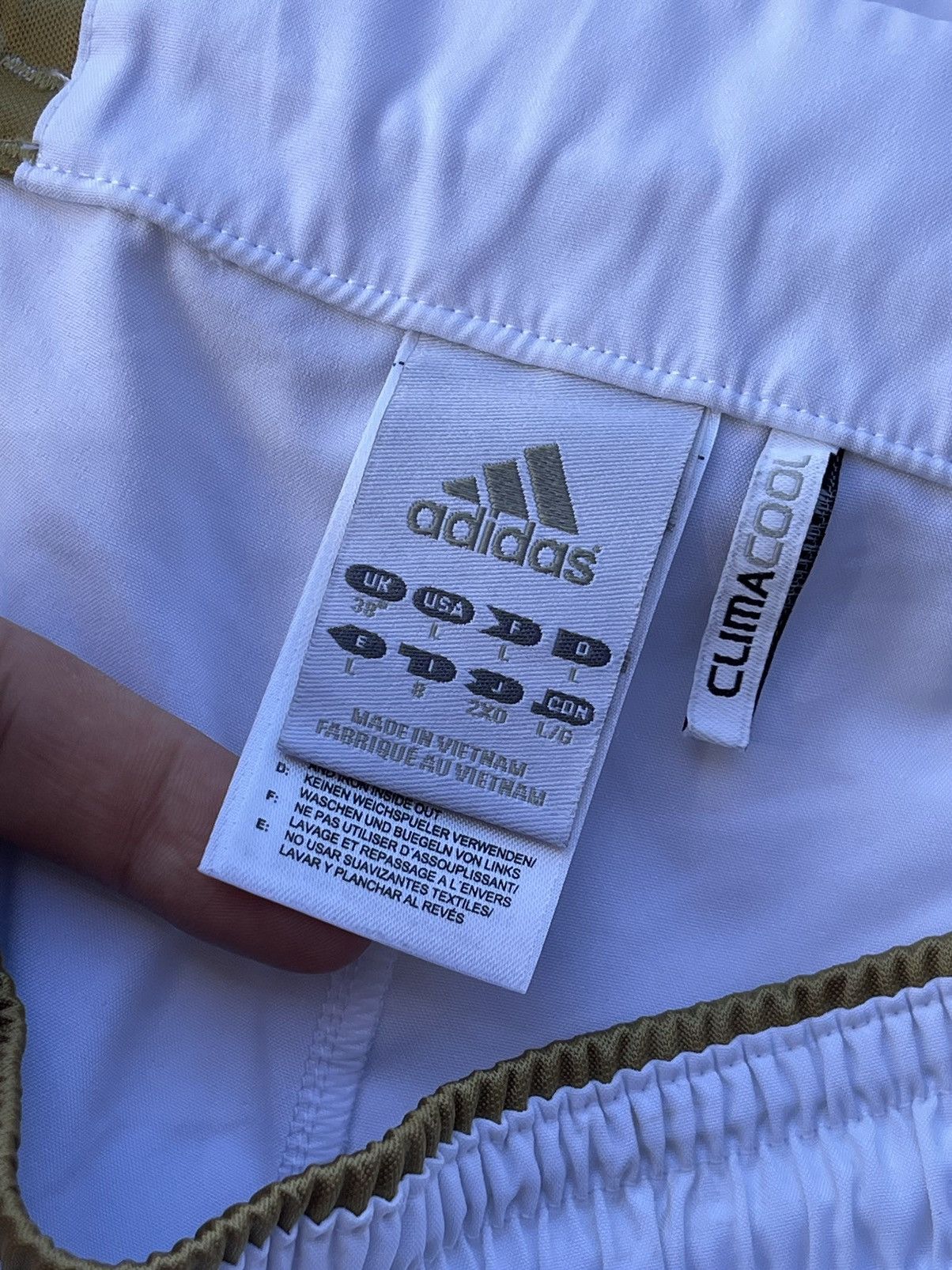 Adidas × Vintage 2011 Adidas Real Madrid white shorts vintage Size US 36 / EU 52 - 6 Thumbnail