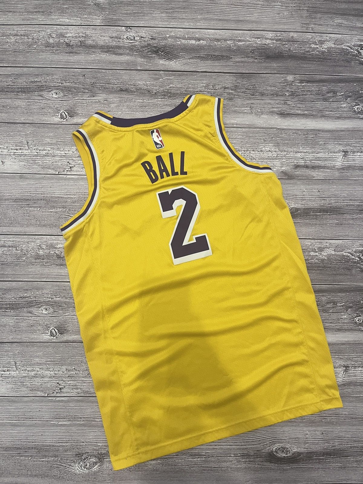 NBA × Nike × Vintage Vintage Lonzo Ball Los Angeles Lakers Jersey - Size S Size US S / EU 44-46 / 1 - 3 Thumbnail