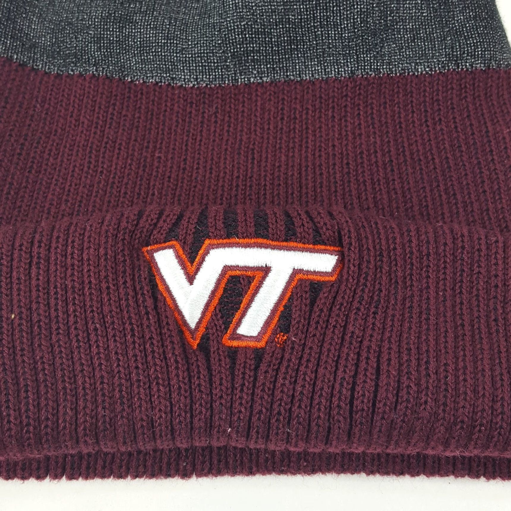Nike VINTAGE Nike Football Beanie Hat Men One Size Red 90s Retro Winter Sport University Size ONE SIZE - 2 Thumbnail
