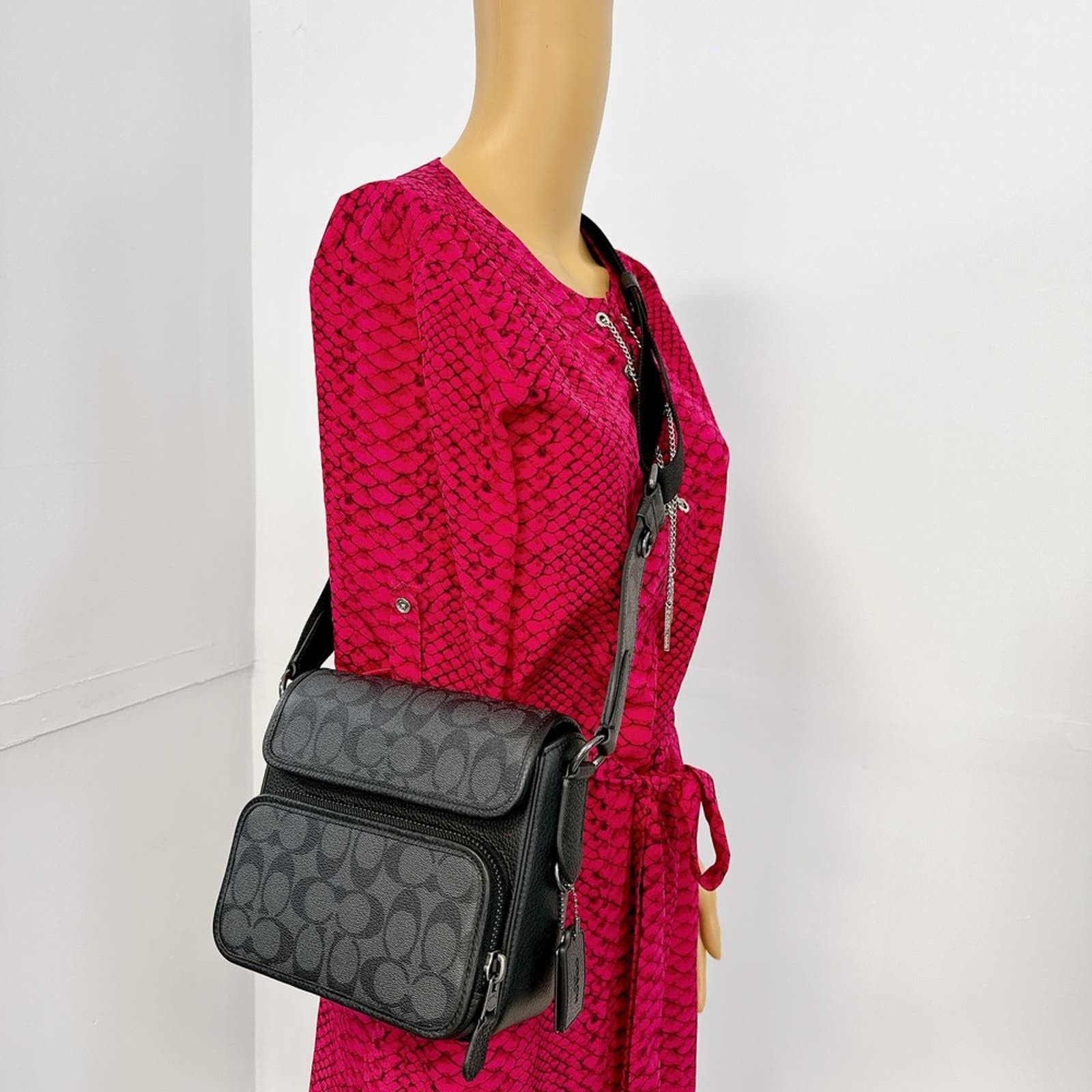 image of Coach C9870 Sullivan Flap Crossbody In Signature Canvas In in Black, Women's