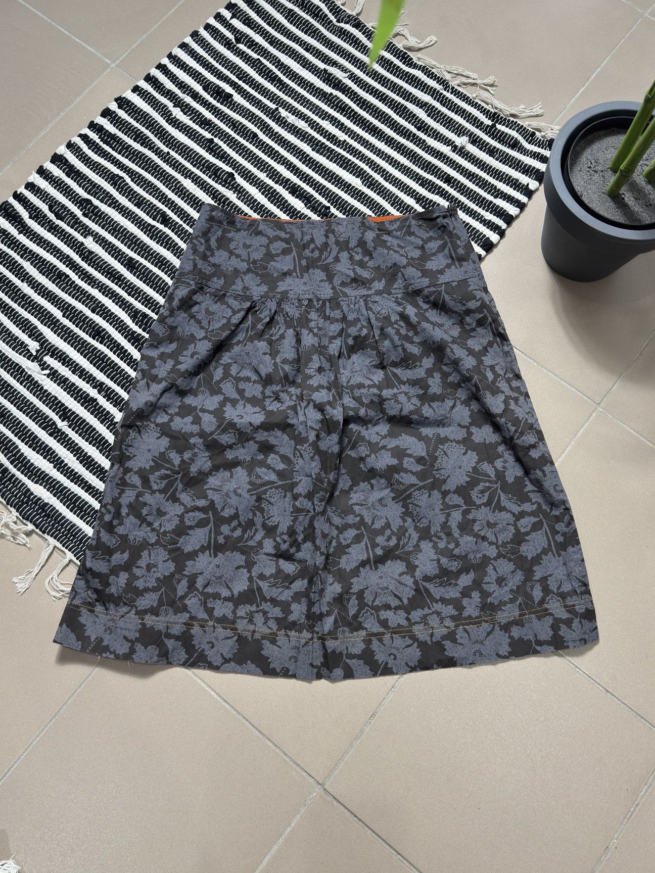 Cop Copine VINTAGE COP COPINE FLOWERS MIDI SKIRT Size 32" / US 10 / IT 46 - 6 Thumbnail