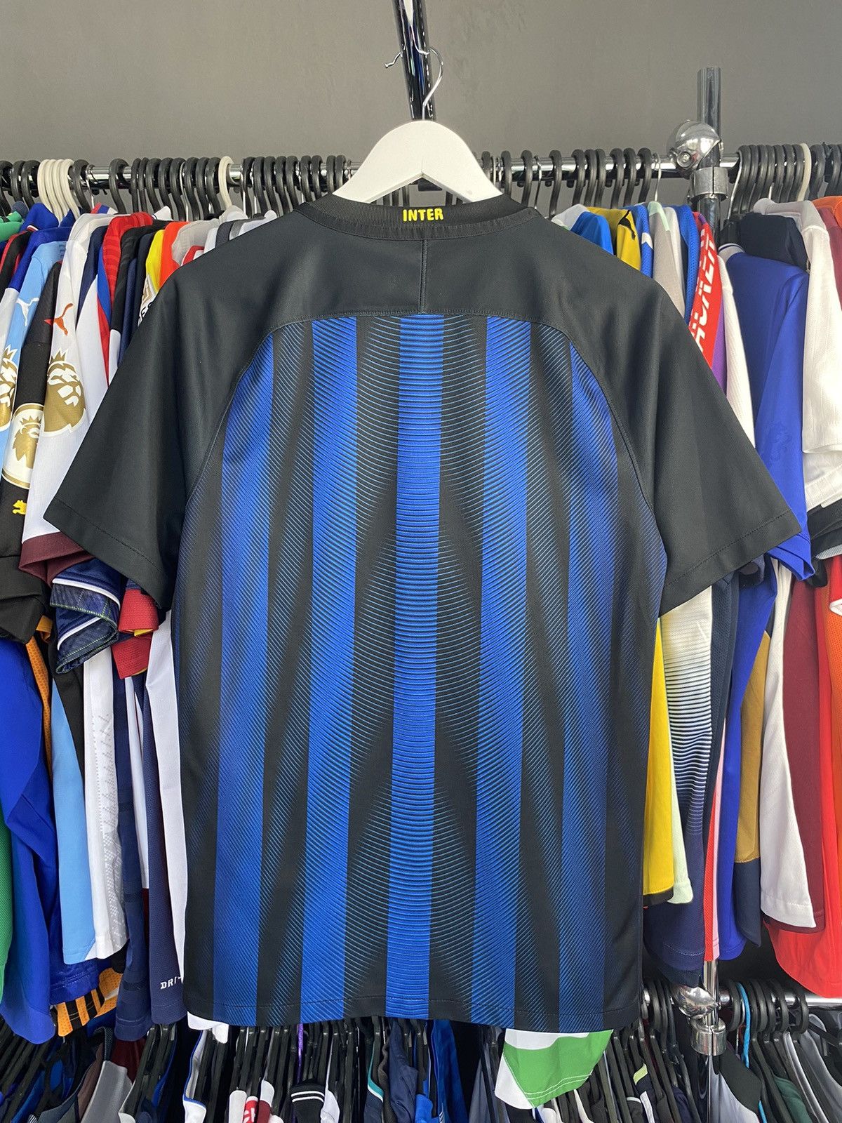 Nike 2016/17 NIKE INTER MILAN HOME SOCCER FOOTBALL JERSEY SHIRT Size US S / EU 44-46 / 1 - 2 Thumbnail