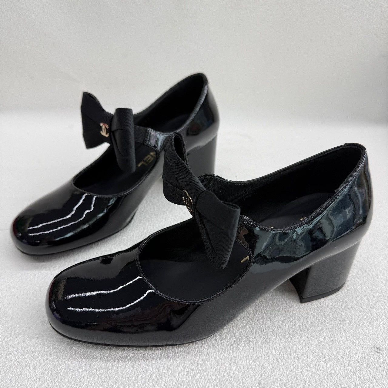 Chanel Chanel Leather Black Lowtop Sneakers us_5 Women Size US 5 / IT 35 - 1 Thumbnail