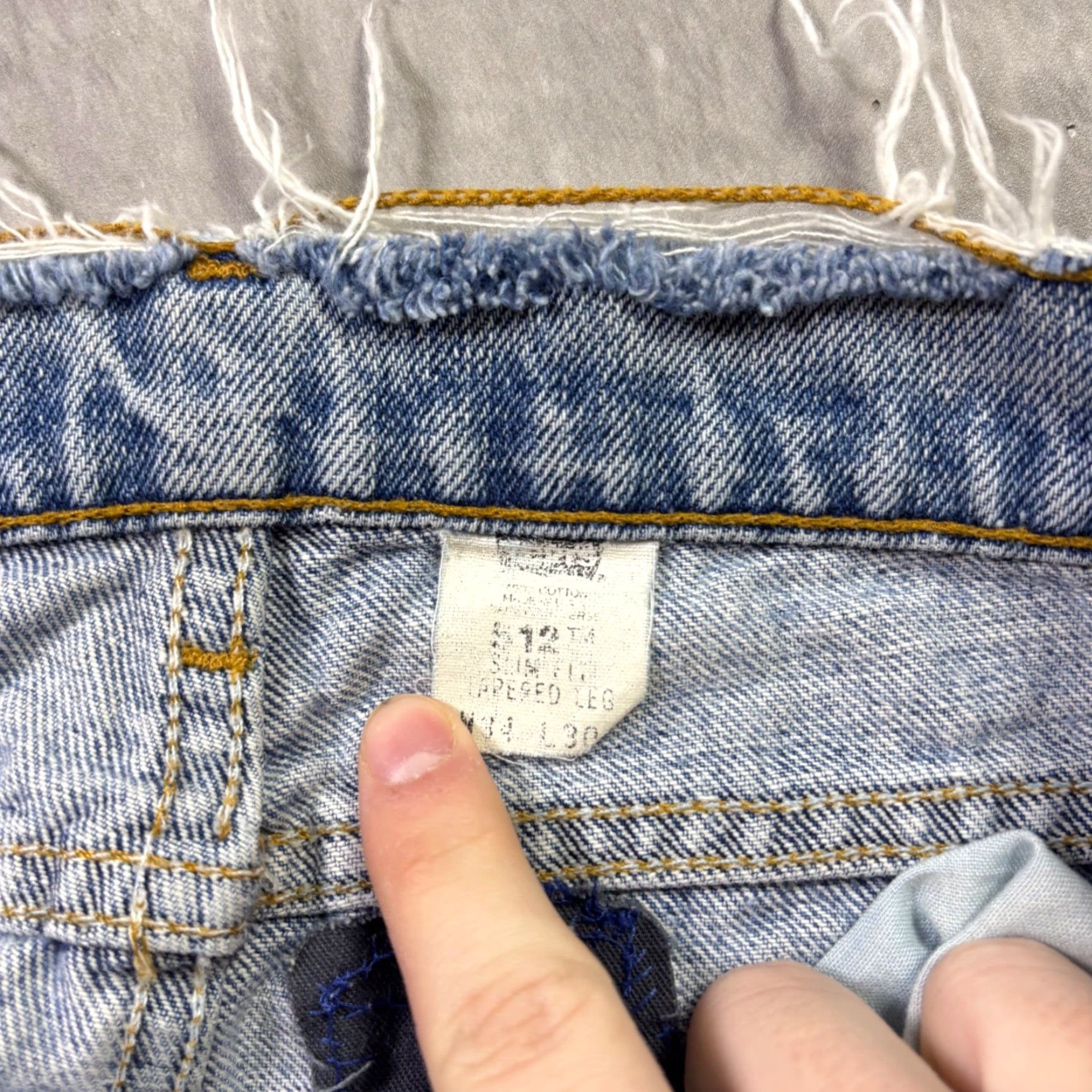 Levi's VINTAGE Levi's 512 Slim Fit Jeans Light Wash Distressed Mens 32x30 Jeans Size US 32 / EU 48 - 6 Thumbnail
