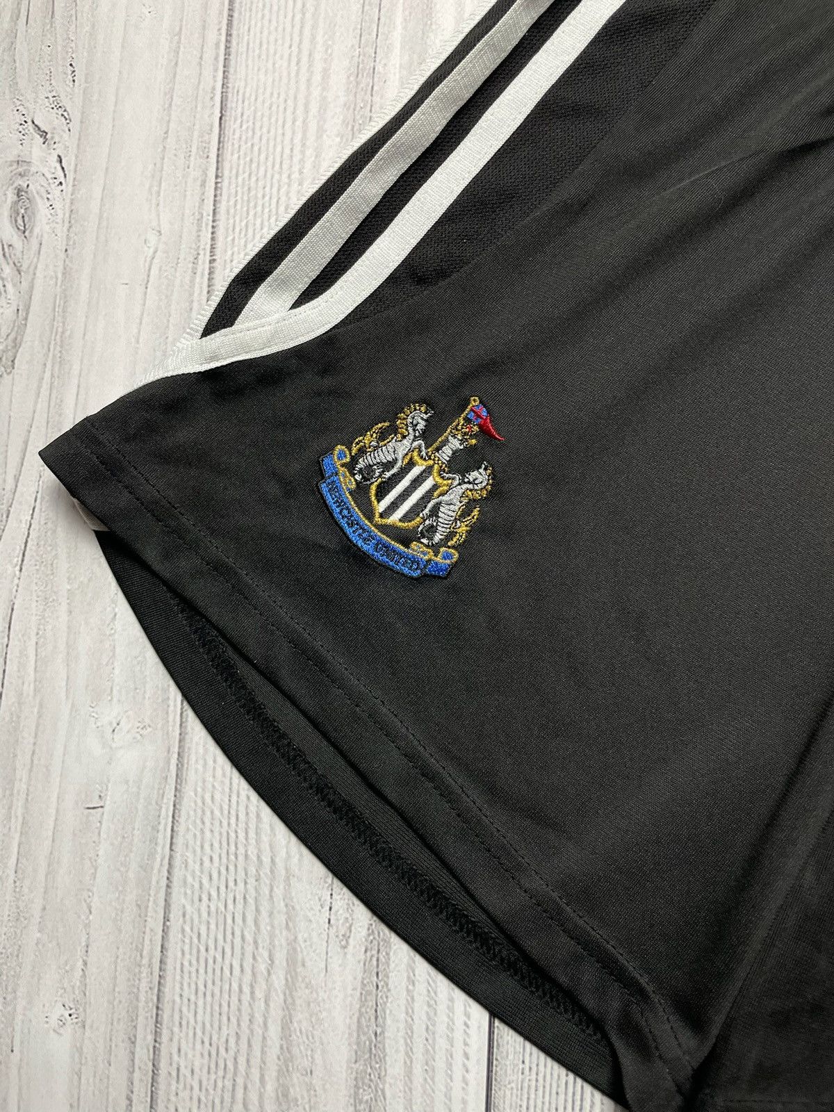 Adidas × Vintage Vintage adidas New Castle United soccer shorts size S Size US 30 / EU 46 - 2 Thumbnail
