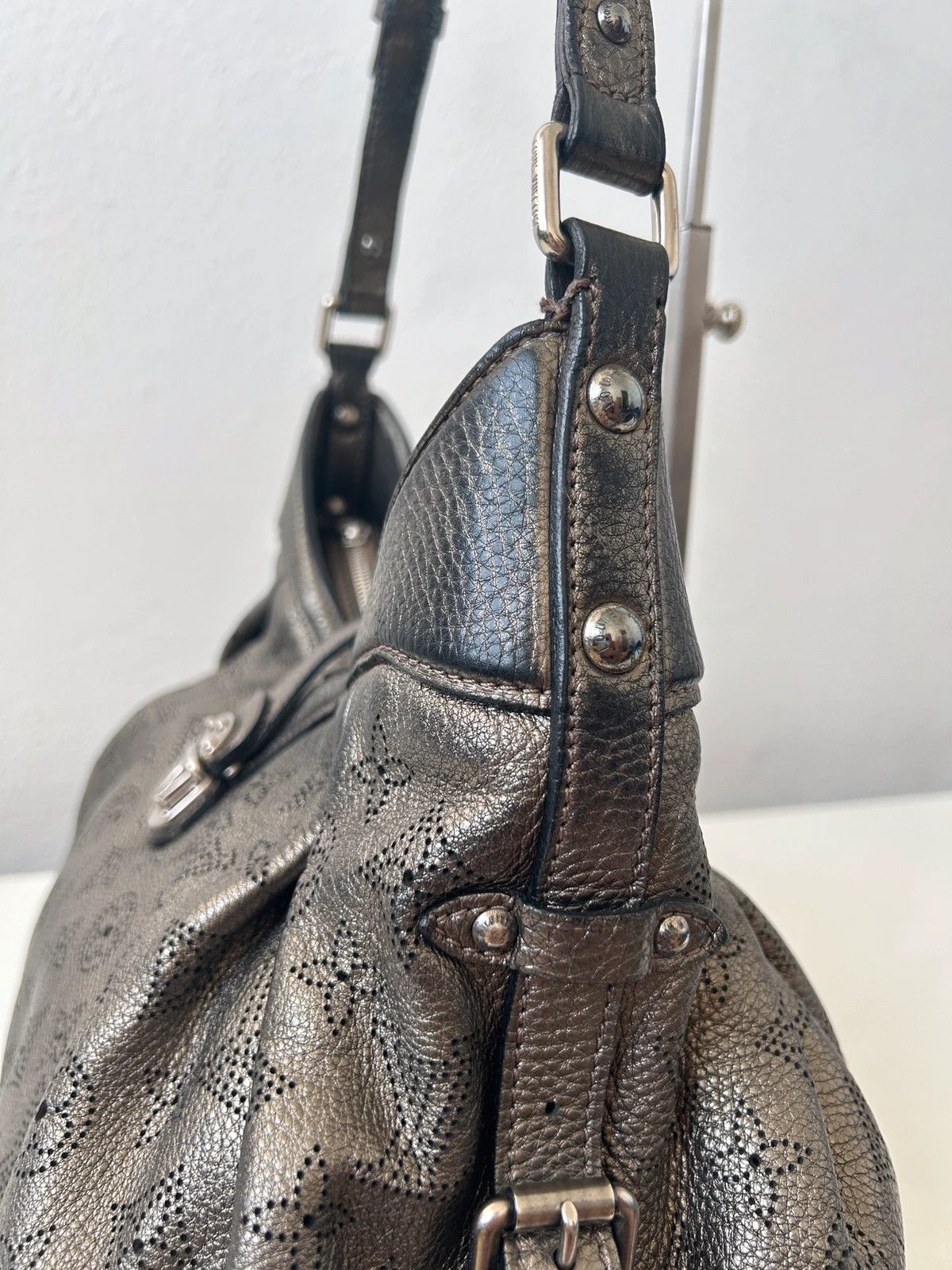 Louis Vuitton Louis Vuitton Argent Monogram Mahina handbag Size ONE SIZE - 10 Thumbnail