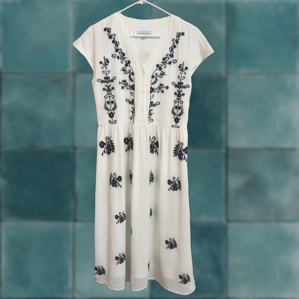 Vintage Piper & Scoot Dress Women S White Floral Embroidered Cap Sleeve Midi V-Neck Side Zip Casual Wedding Party/Cocktail Cottagecore Size S / US 4 / IT 40 - 1 Thumbnail